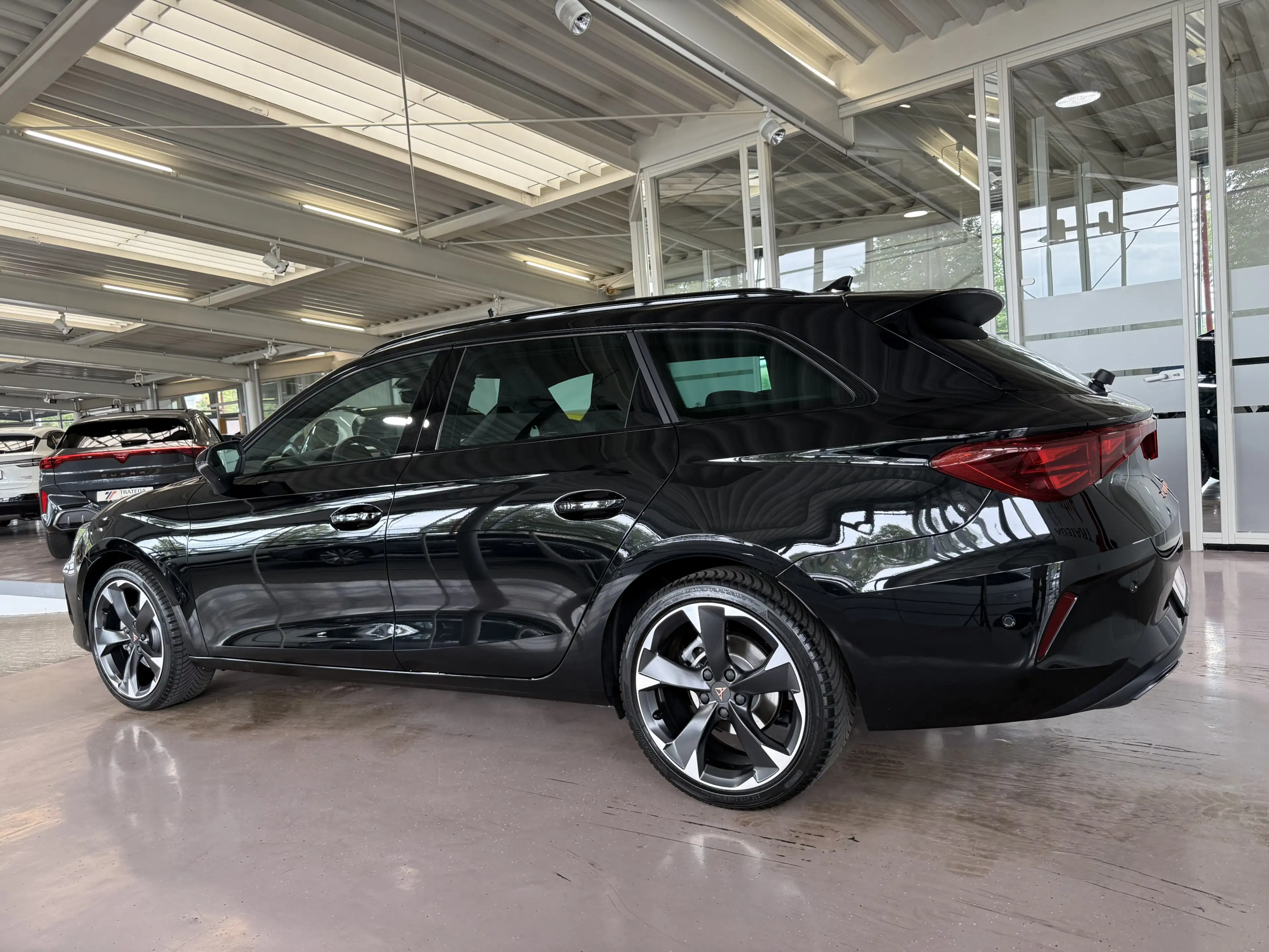 CUPRA Leon ST 1.5 eTSI DSG Matrix AHK Pano Dynamic GJR — photo 4