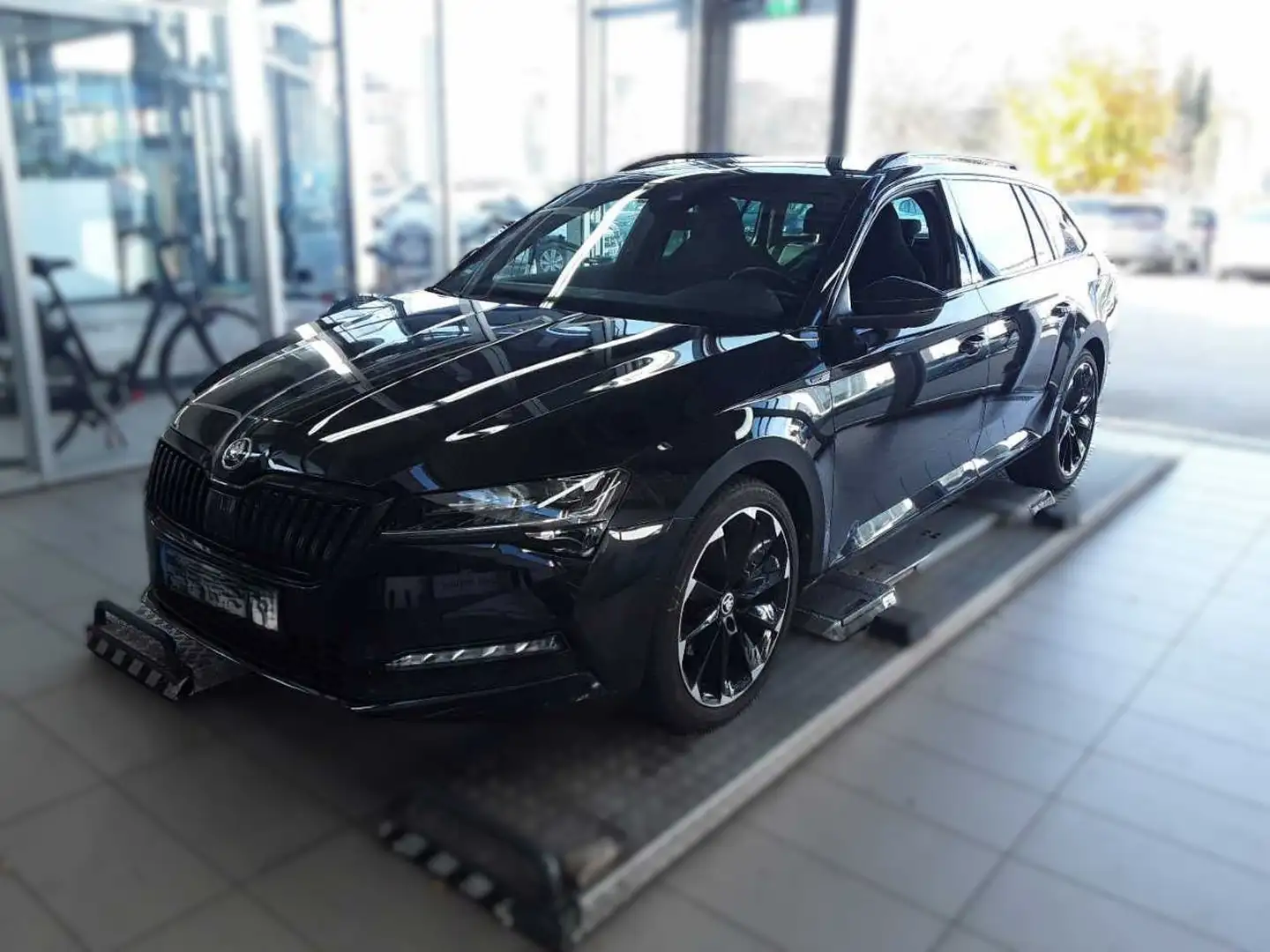 Skoda Superb Combi AHK Matrix DCC Sportline 4x4 Schwarz - 1