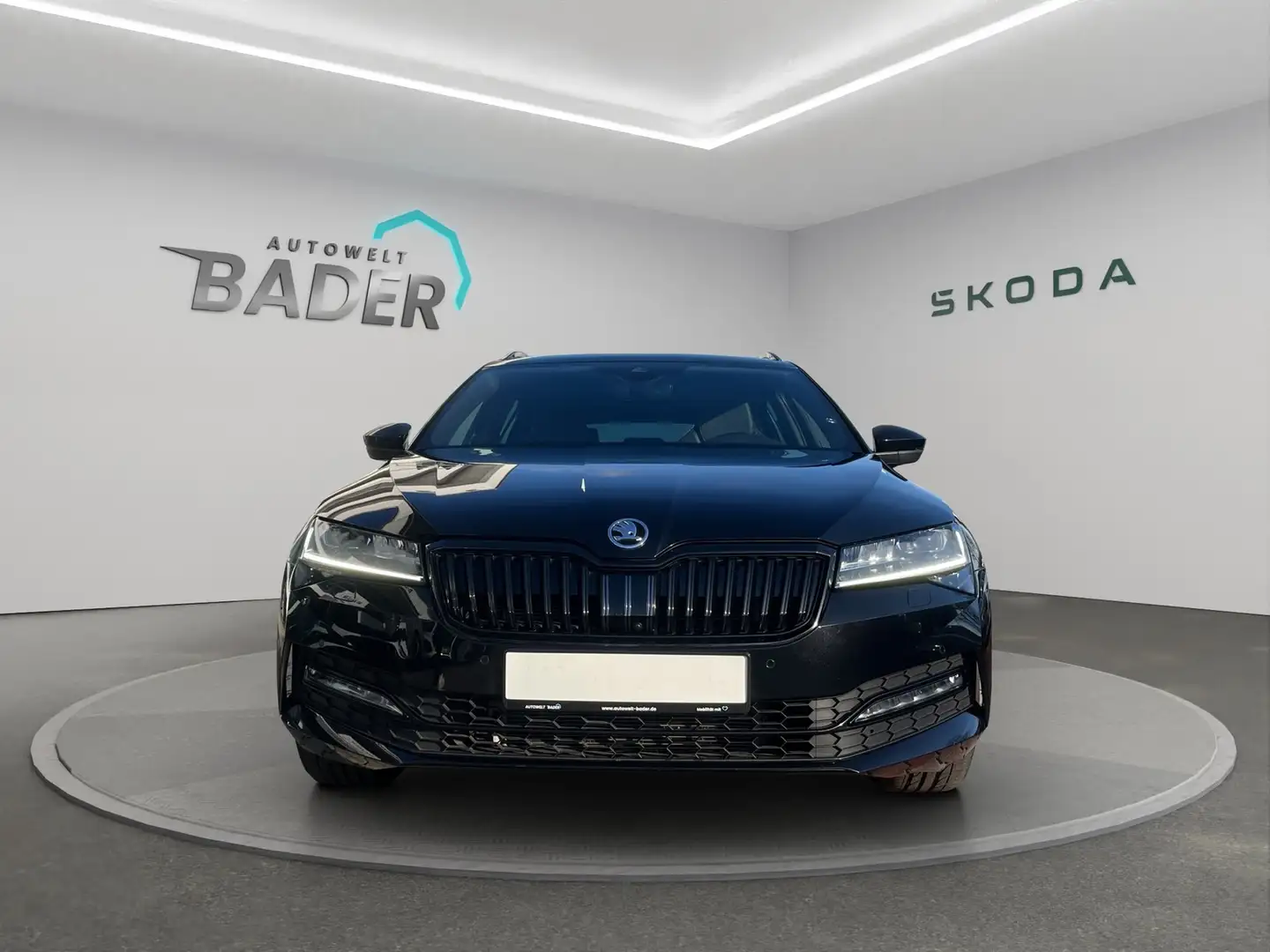 Skoda Superb Combi 2.0 TDI AHK Matrix DCC Sportline 4x4 Schwarz - 2