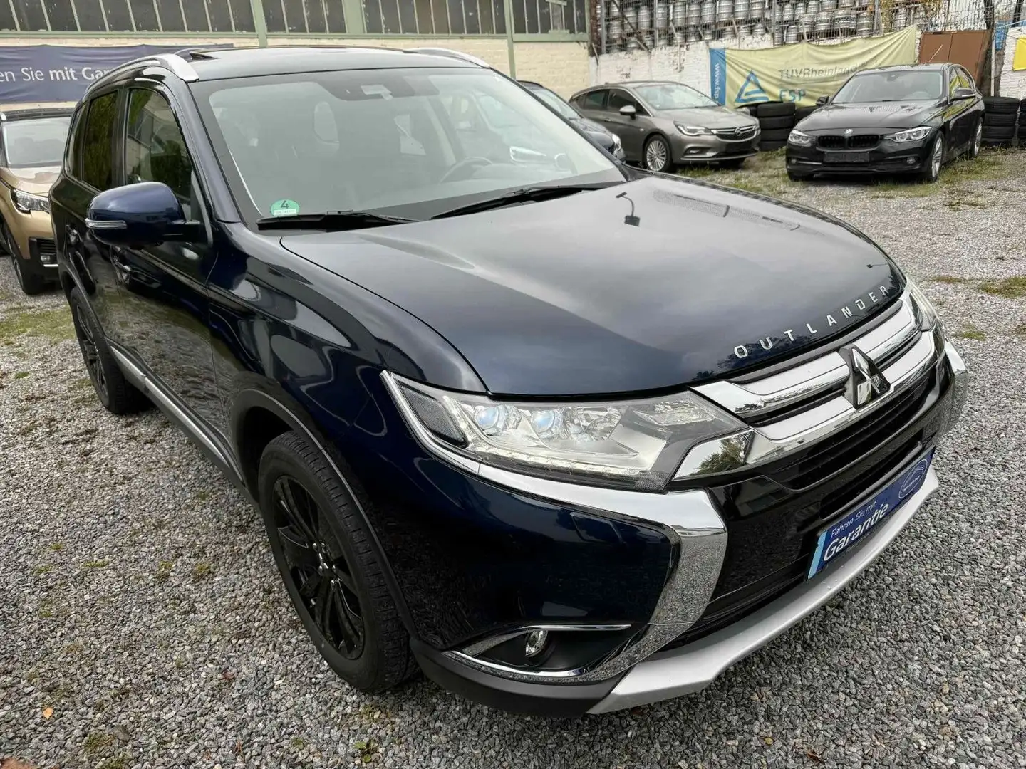 Mitsubishi Outlander 2.2 DI-D*4WD*7 Sitzer*LED*Navi*AHK*GSD Bleu - 2
