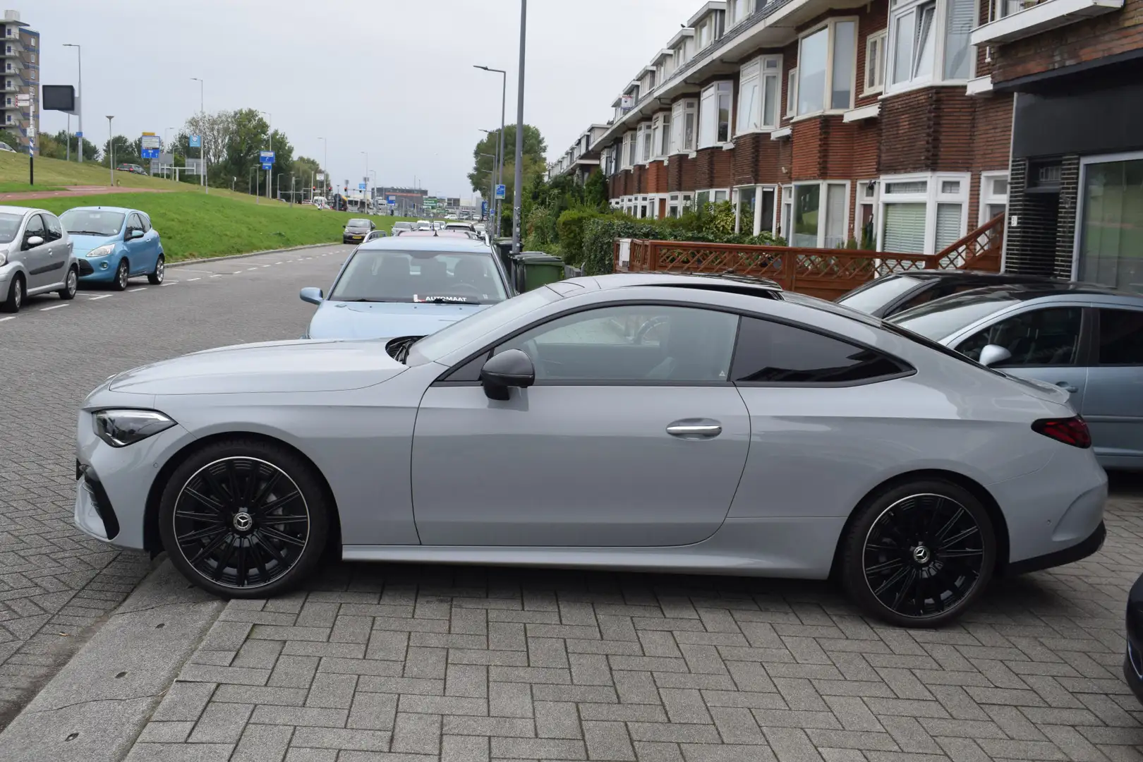 Mercedes-Benz CLE 200 Coupé AMG Line 20inch,360camera,standkachel,stuurw Grijs - 2