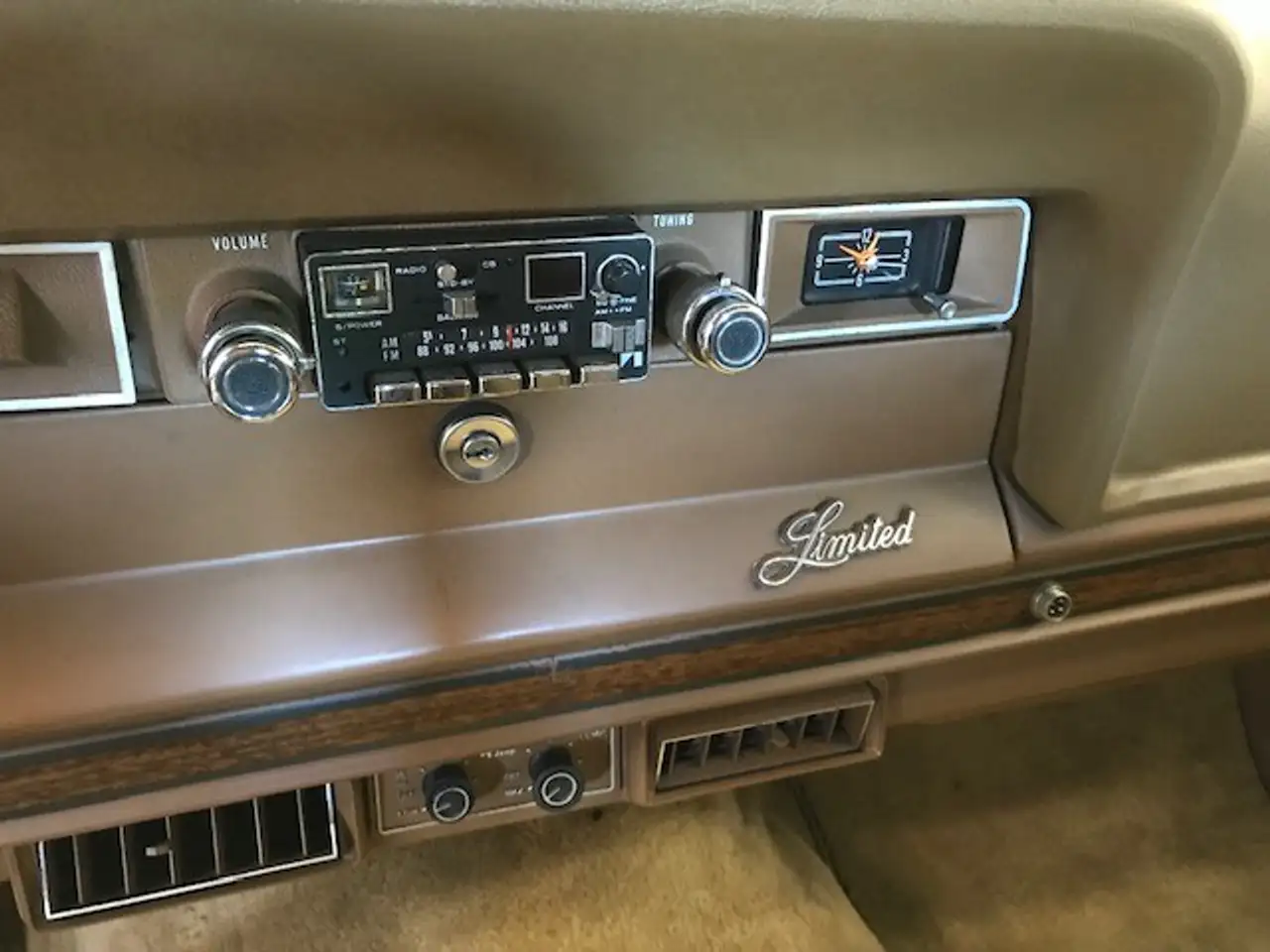 Jeep Wagoneer Limited, foto 11