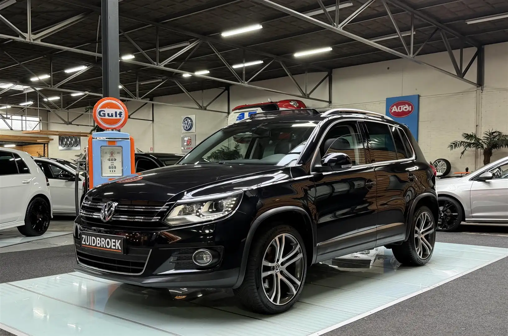Volkswagen Tiguan 2.0 TSI 4Motion DSG PANO!! LEER! Vol opties!! Crui Zwart - 1