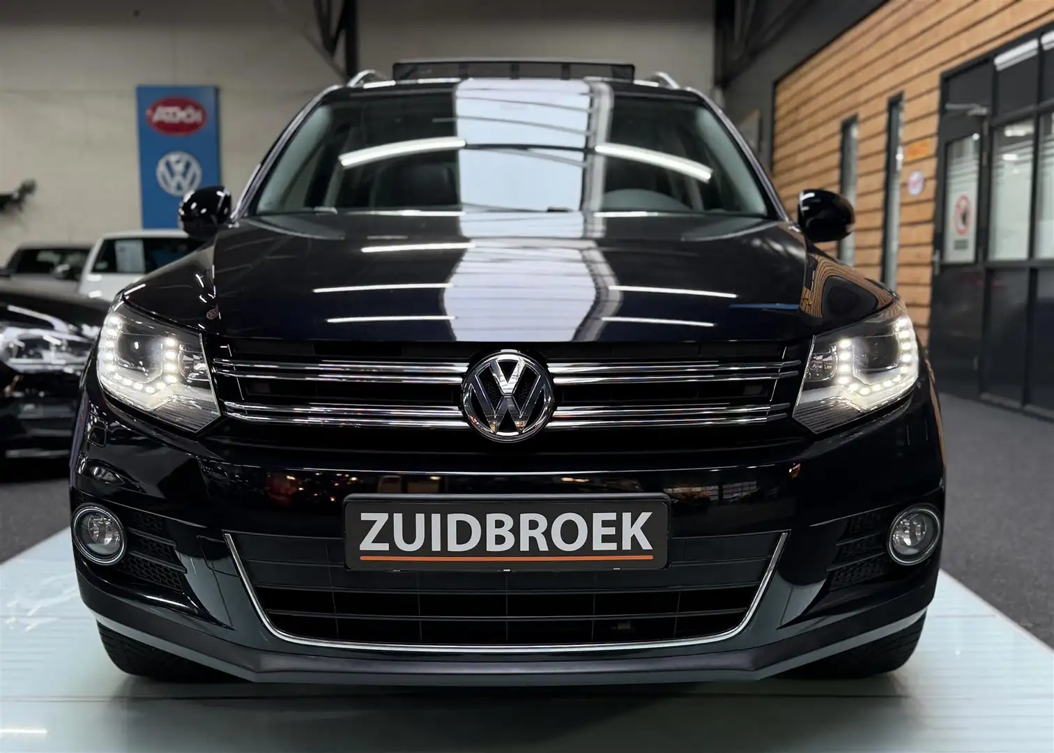 Volkswagen Tiguan 2.0 TSI 4Motion DSG PANO!! LEER! Vol opties!! Crui Zwart - 2