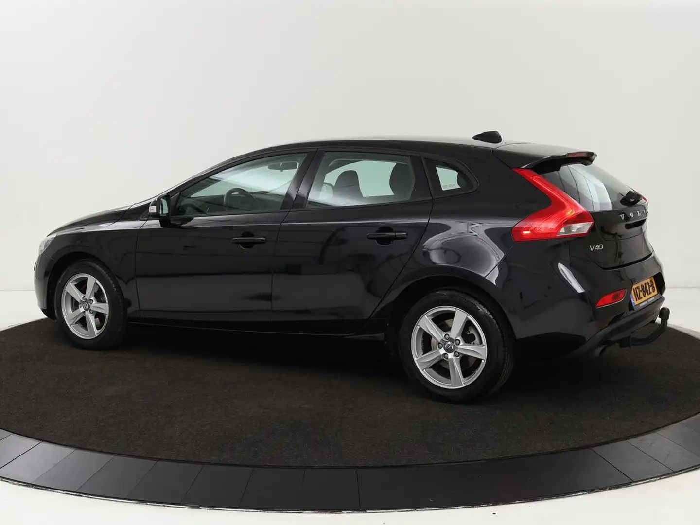 Volvo V40 1.6 T2 Momentum | Stoelverwarming | Trekhaak | Xen Noir - 2