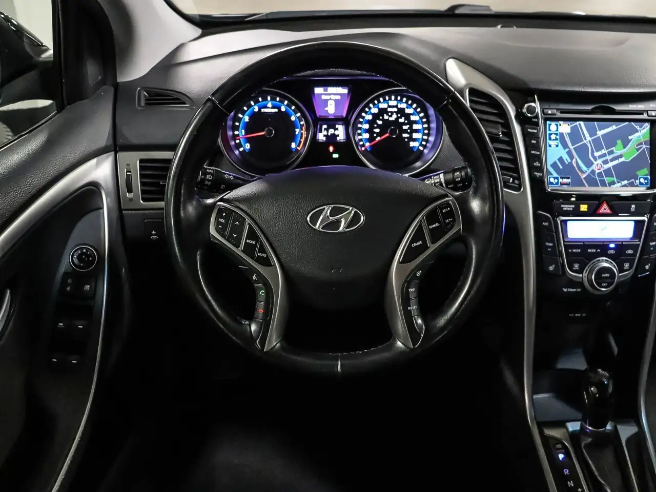 Hyundai ELANTRA снимка Hyundai ELANTRA