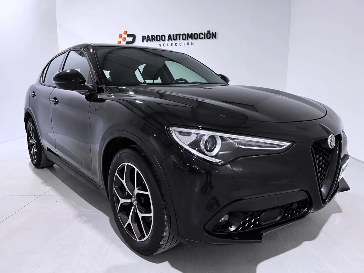 Alfa Romeo Stelvio 2.2 Sprint RWD 190 Aut. Schwarz - 1
