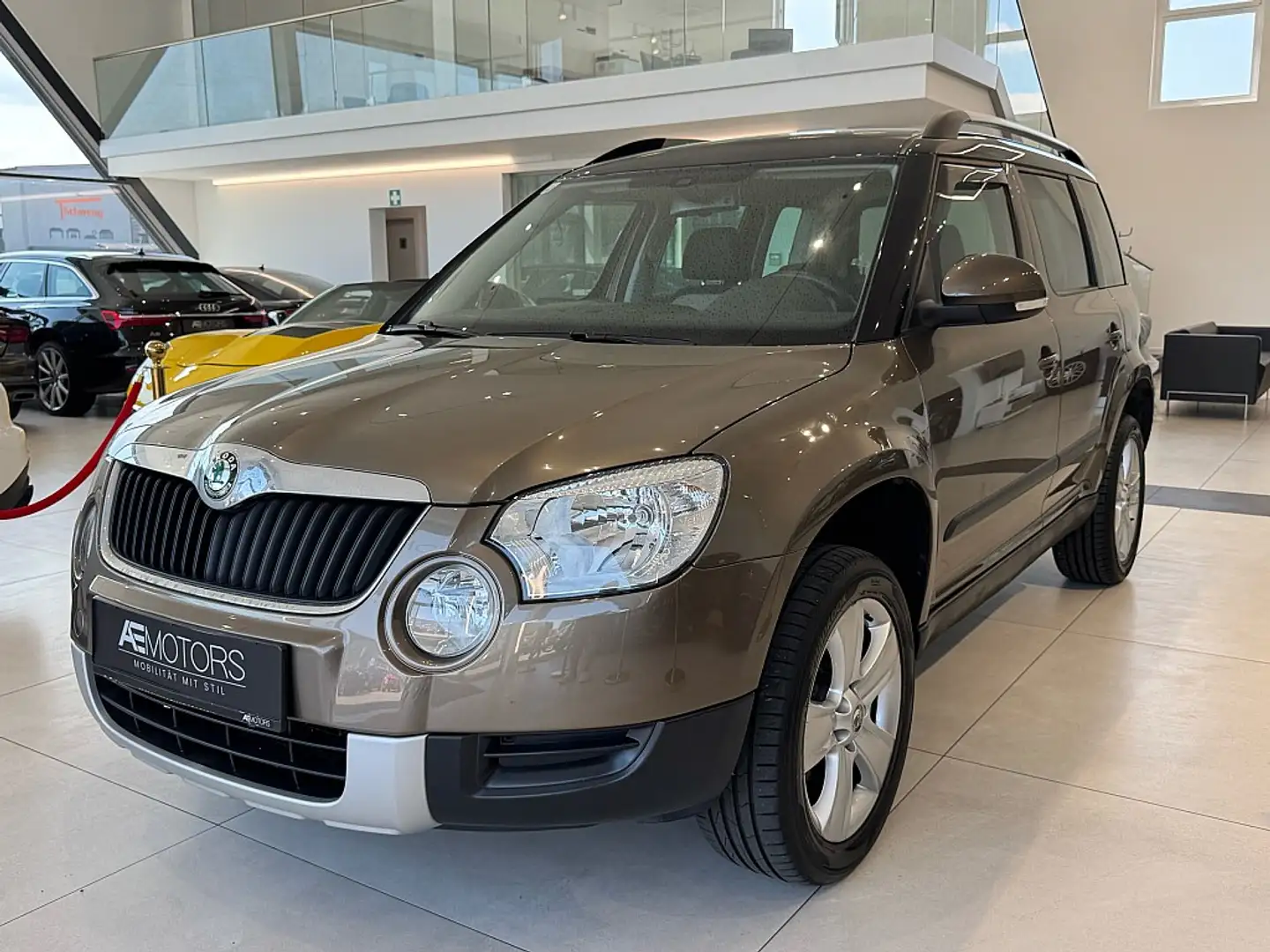 Skoda Yeti Twenty Elegance 1,2 TSI DSG // 44.OOOKM // GARA... Braun - 2