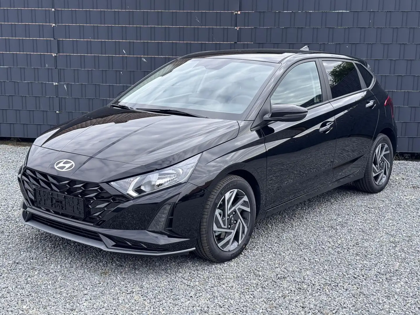 Hyundai i20 Family Automatik 66 kW (90 PS), Automatik, Fron... Schwarz - 1