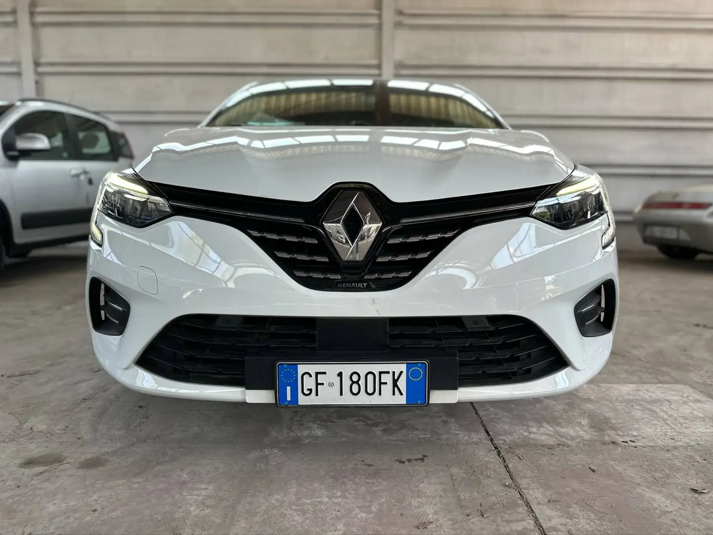 Renault Clio Clio 1.6 E-Tech hybrid Intens 140cv auto my21 Bianco - 2