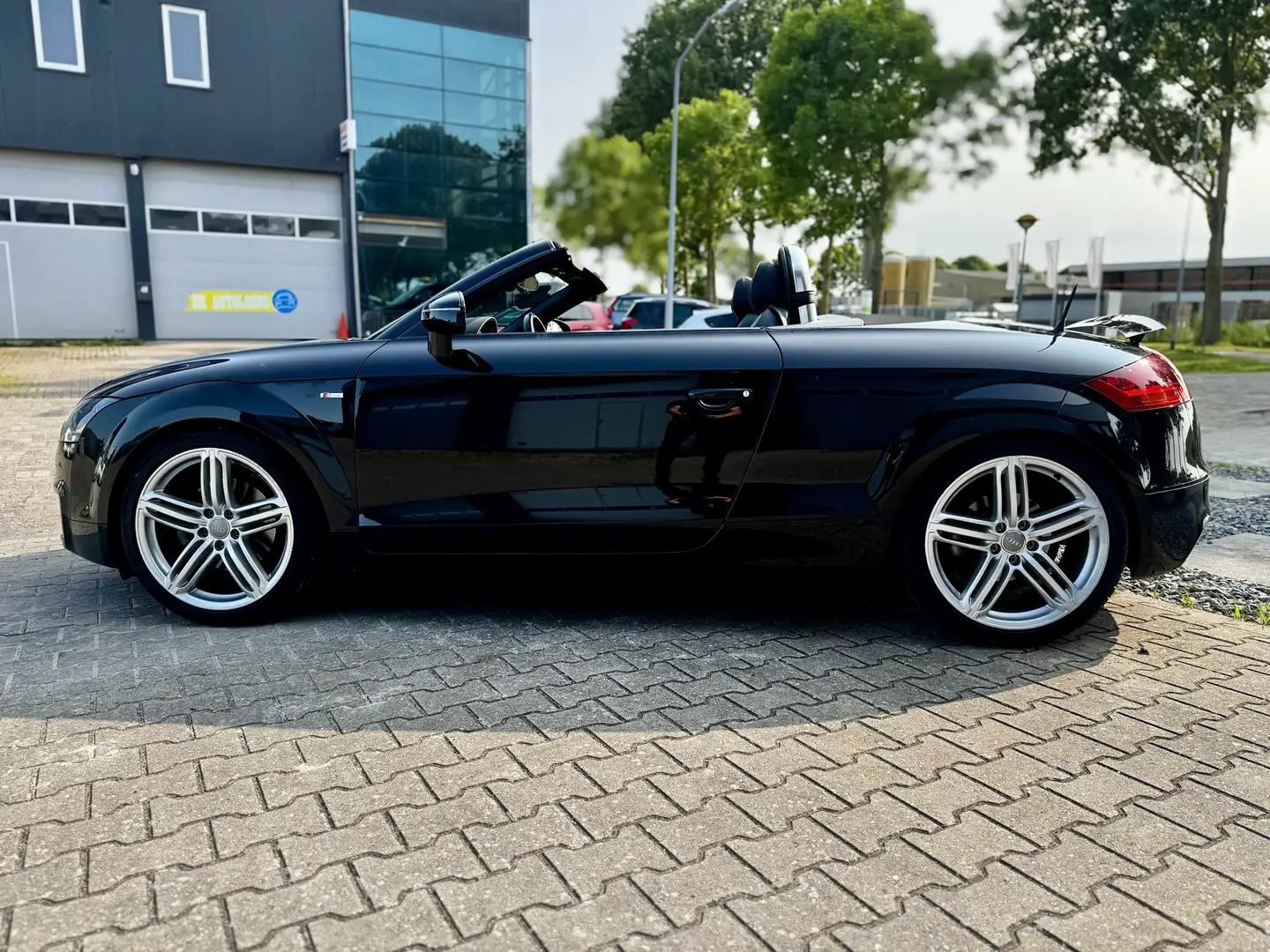 Audi TT 2.0 TFSI quattro Advanced Sport S-Line Černá - 2