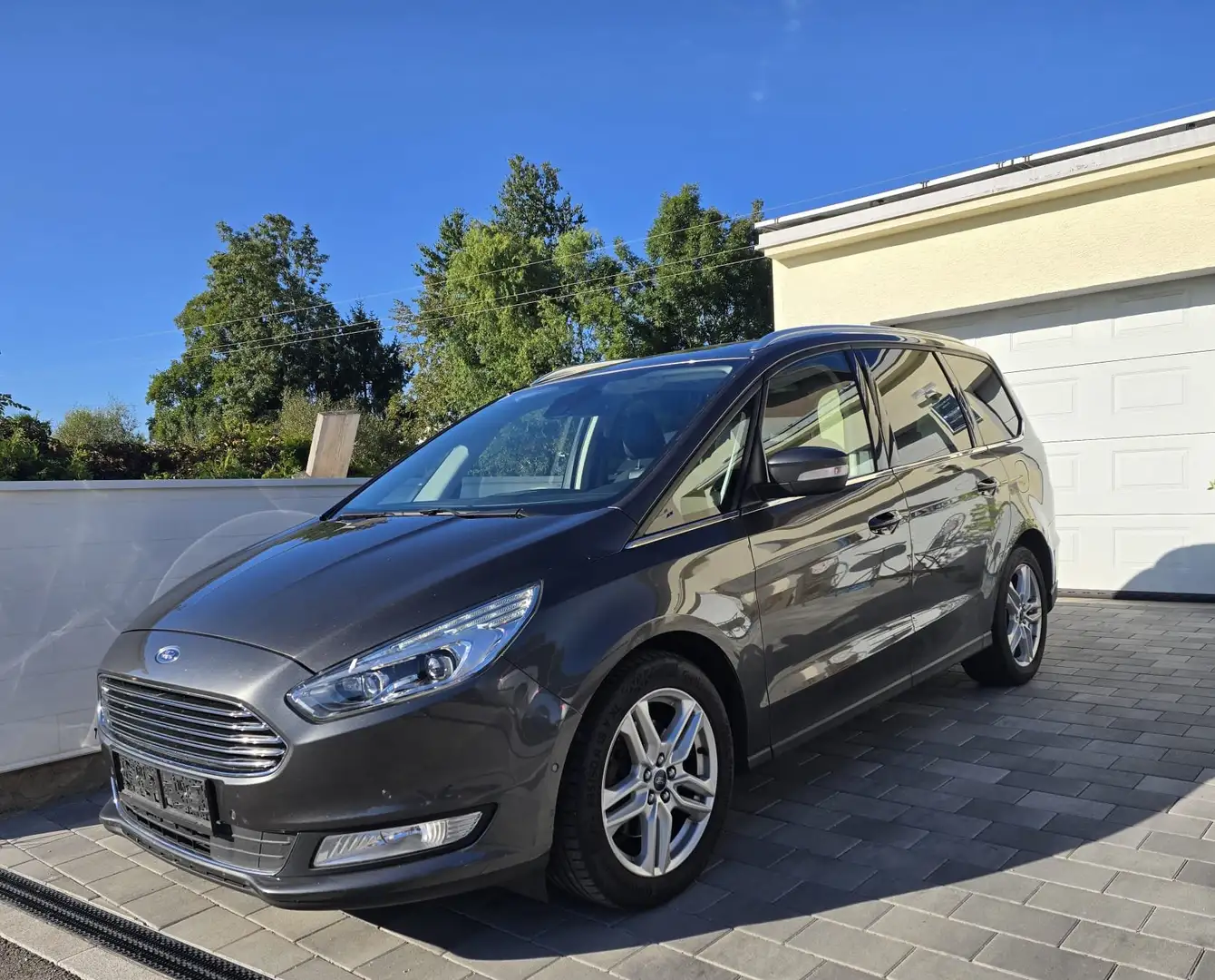 Ford Galaxy Galaxy 2,0 TDCi Bi-Turbo Titanium Powershift Grau - 2