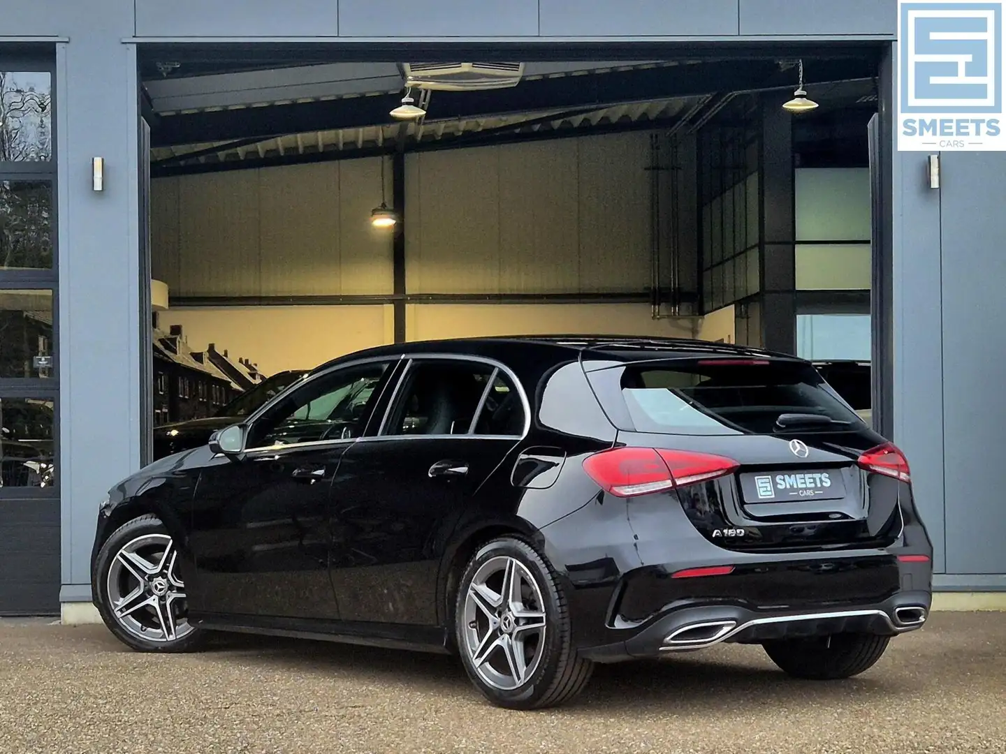 Mercedes-Benz A 180 AMG-Line 1eEig! |Leer/Alc|Navi|LED|Cam. Noir - 2