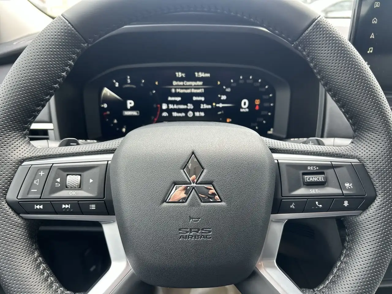 Mitsubishi Outlander снимка Mitsubishi Outlander