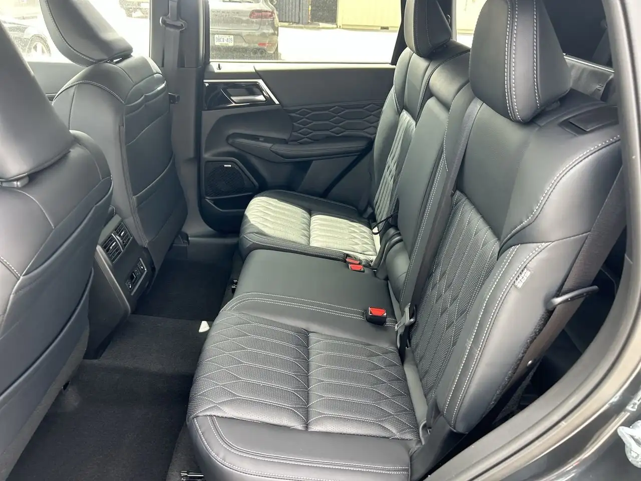 Mitsubishi Outlander снимка Mitsubishi Outlander