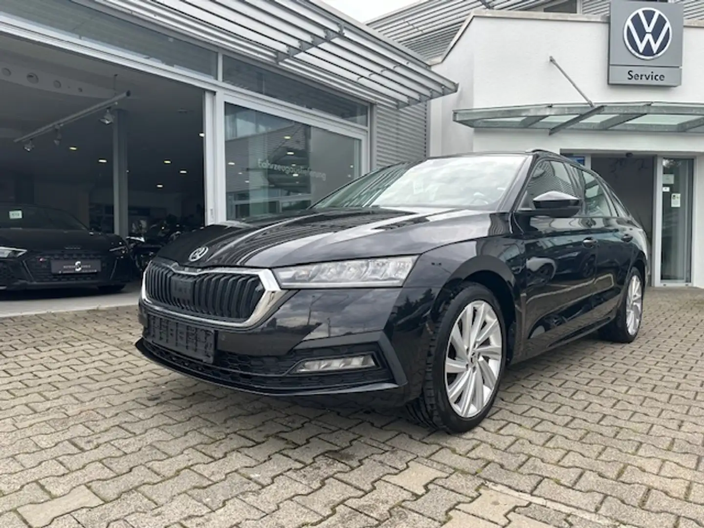 Skoda Octavia iV Combi 1.4 TSI*LED*VC*PANORAMA*LEDER Schwarz - 1