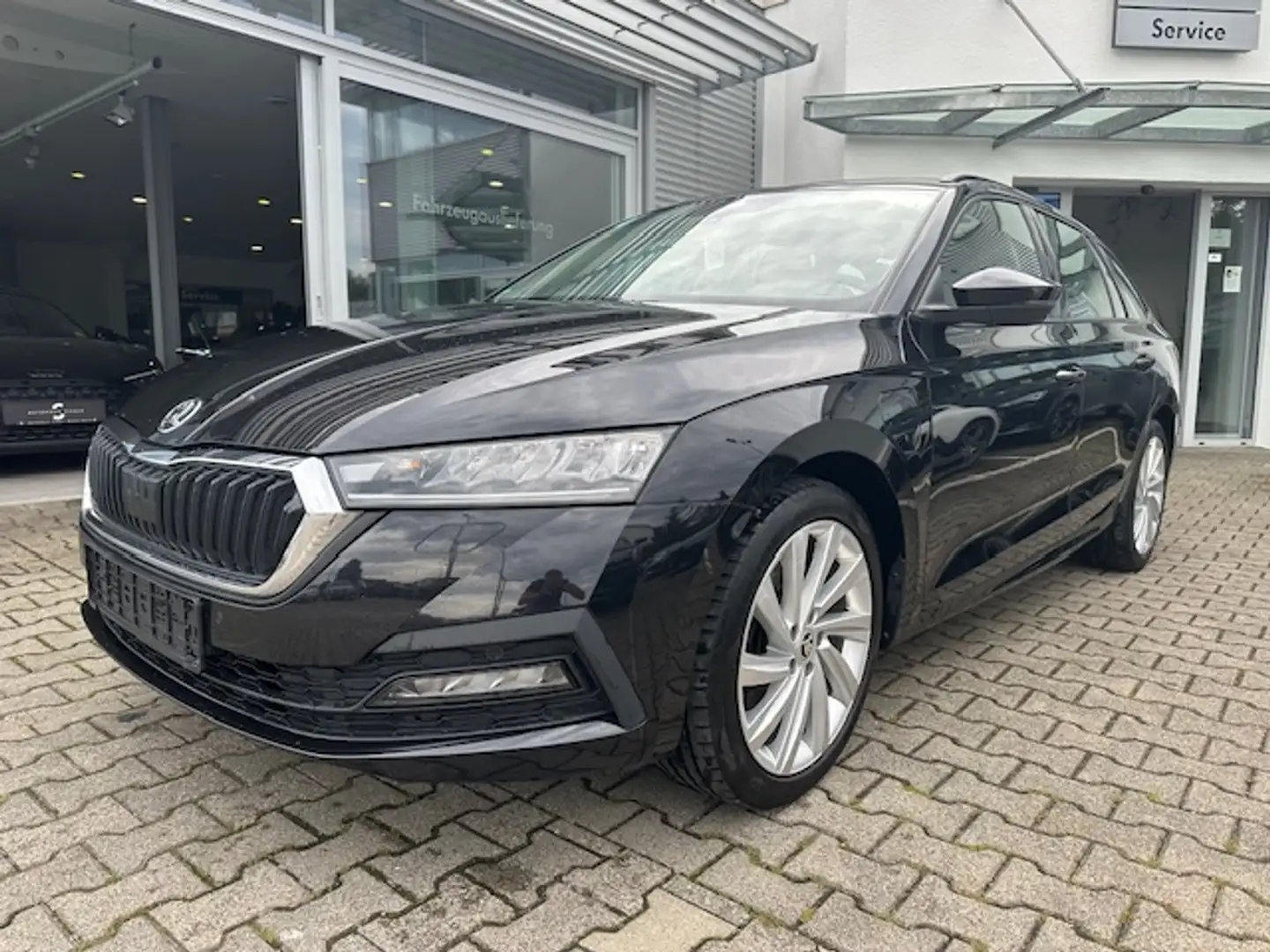 Skoda Octavia iV Combi 1.4 TSI*LED*VC*PANORAMA*LEDER Schwarz - 2