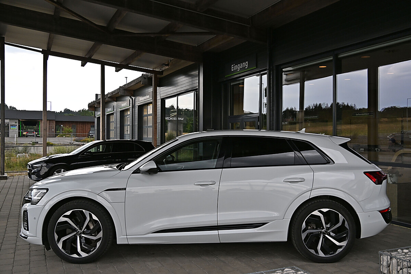 Audi Q8 e-tron Q8 55 e-tron quattro 106kWh S Line NP € 119k AH... — photo 2