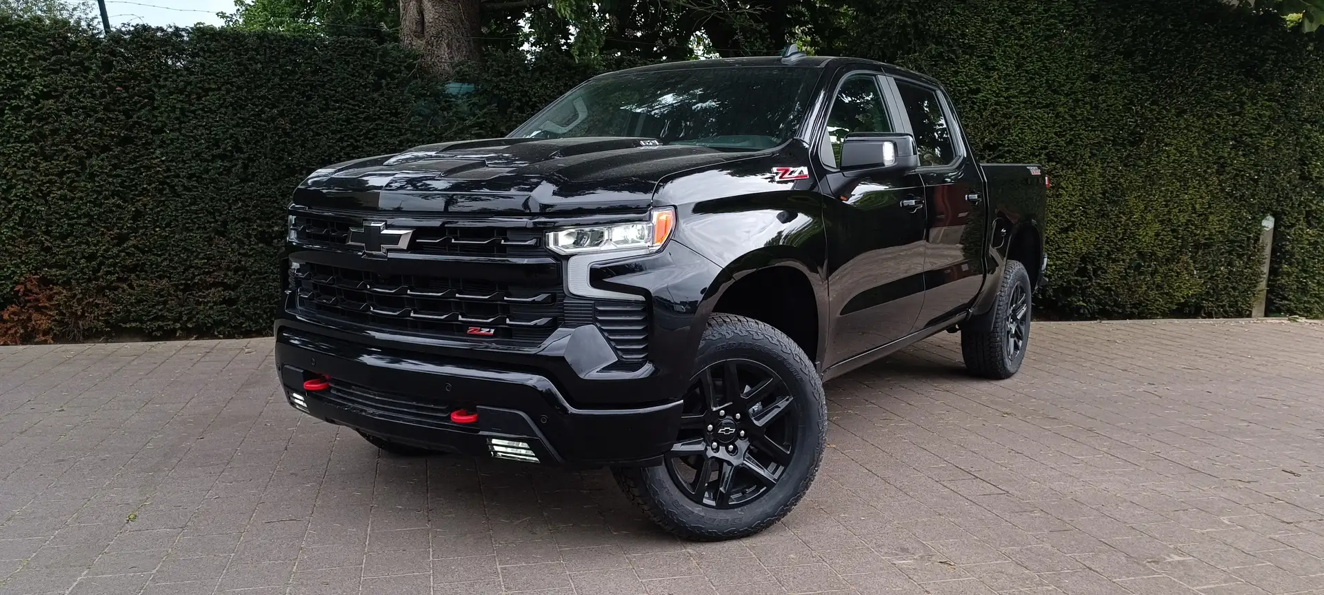 Chevrolet Silverado Trail Boss 6.2L V8 €59.900,-excl btw. Schwarz - 1