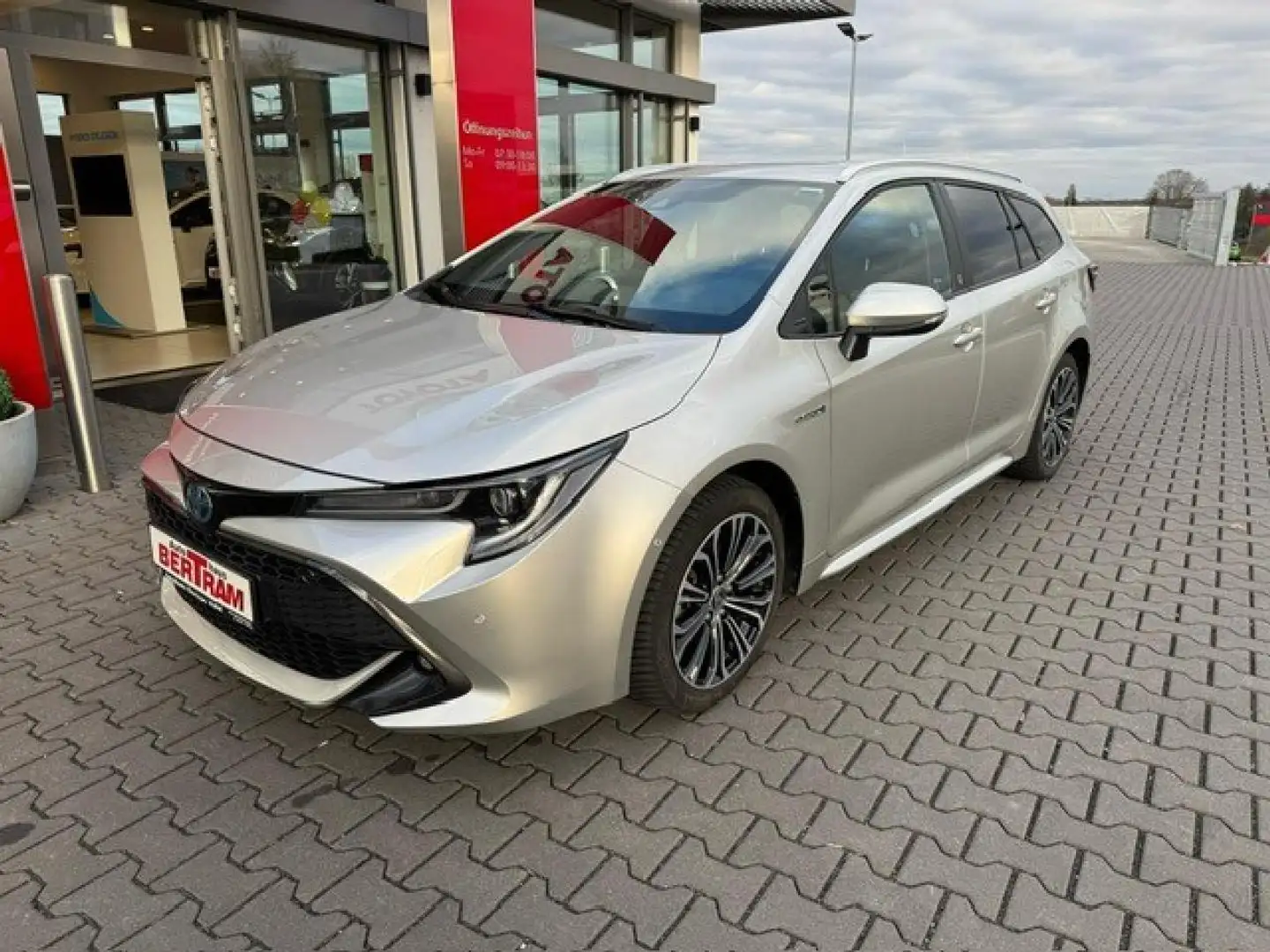 Toyota Corolla Hybrid Team D Silber - 1