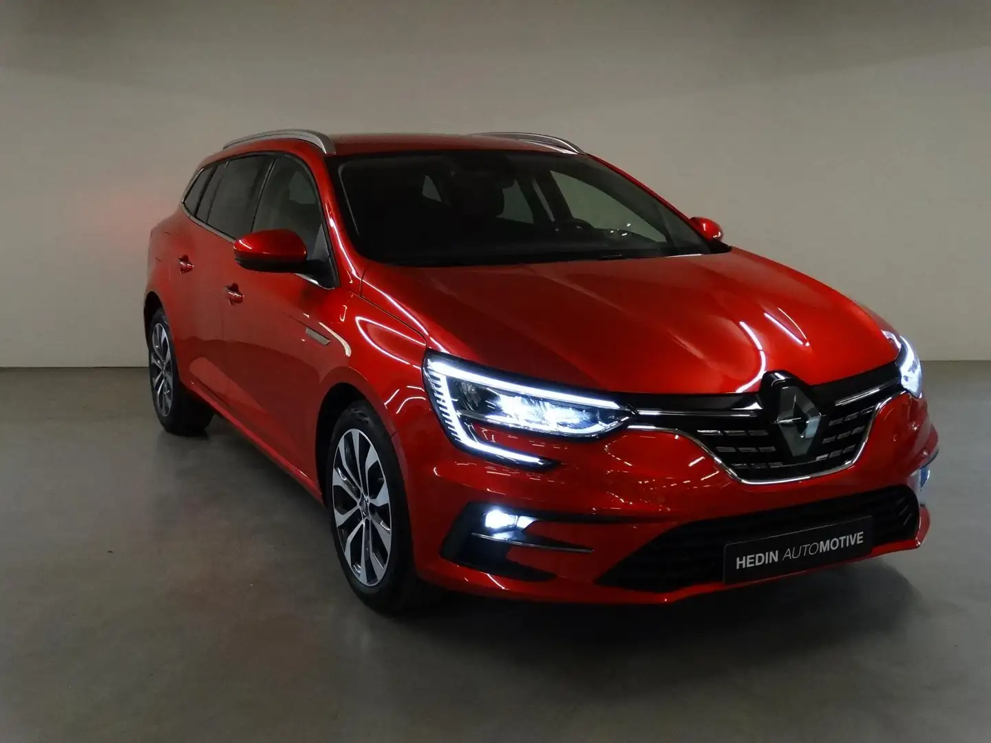 Renault Megane Estate TCe 140 Techno | EASY LINK multimedia- en n Rood - 2