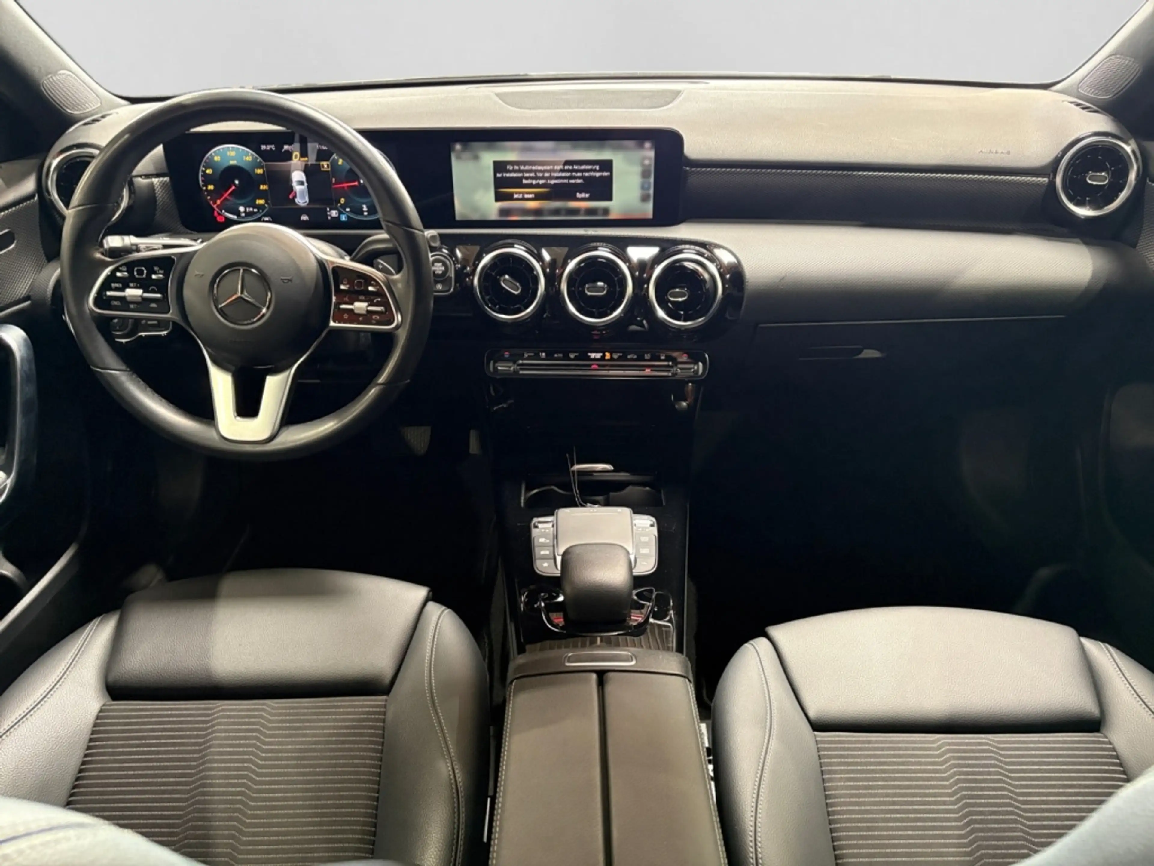 Mercedes-Benz A 200 d PROGRESSIVE|LED|DISTR|STHZ|SHZ|CARPLAY — photo 11