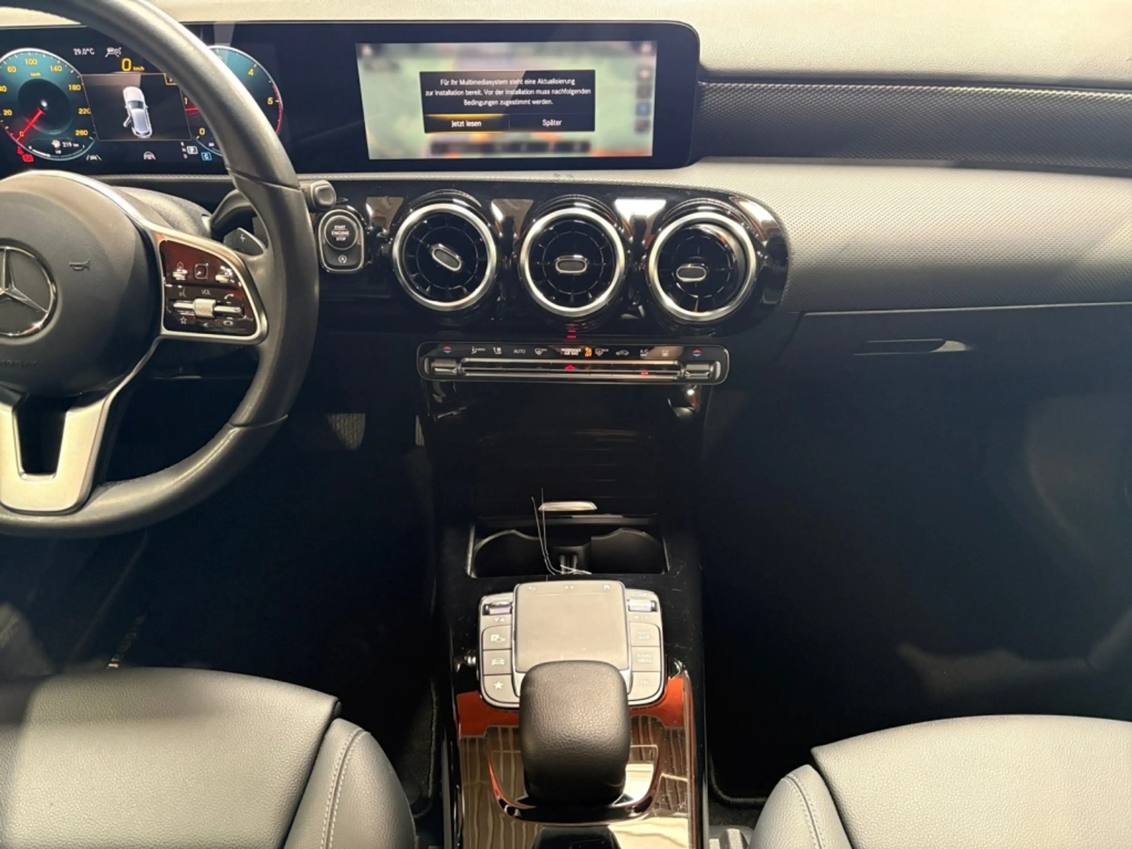 Mercedes-Benz A 200 d PROGRESSIVE|LED|DISTR|STHZ|SHZ|CARPLAY — photo 12