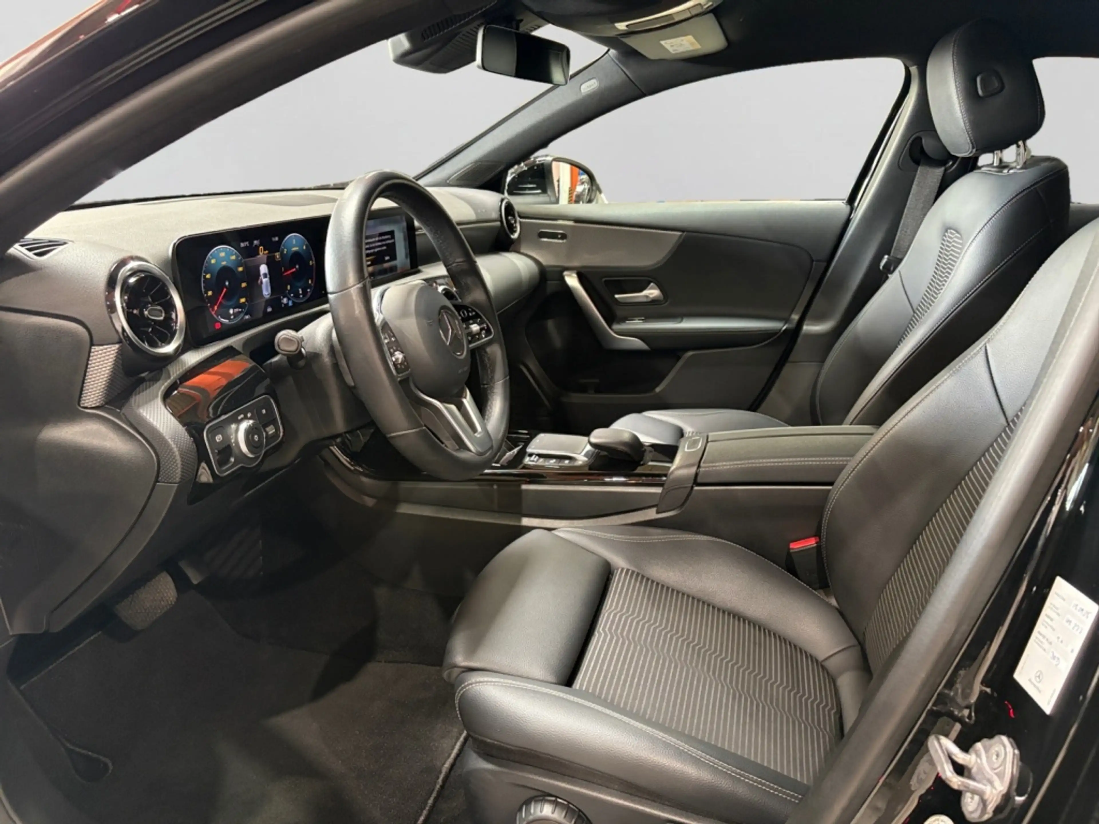 Mercedes-Benz A 200 d PROGRESSIVE|LED|DISTR|STHZ|SHZ|CARPLAY — photo 10