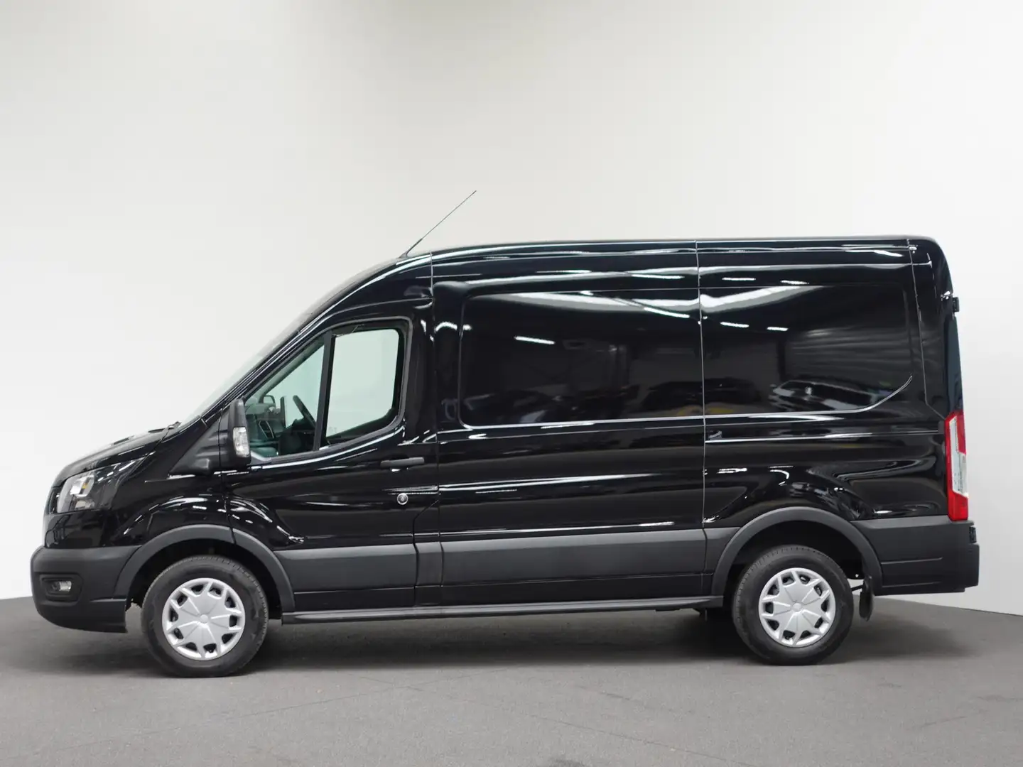 Ford Transit 310 2.0 TDCI L2H2 Trend Automaat Airco Bluetooth C Noir - 2