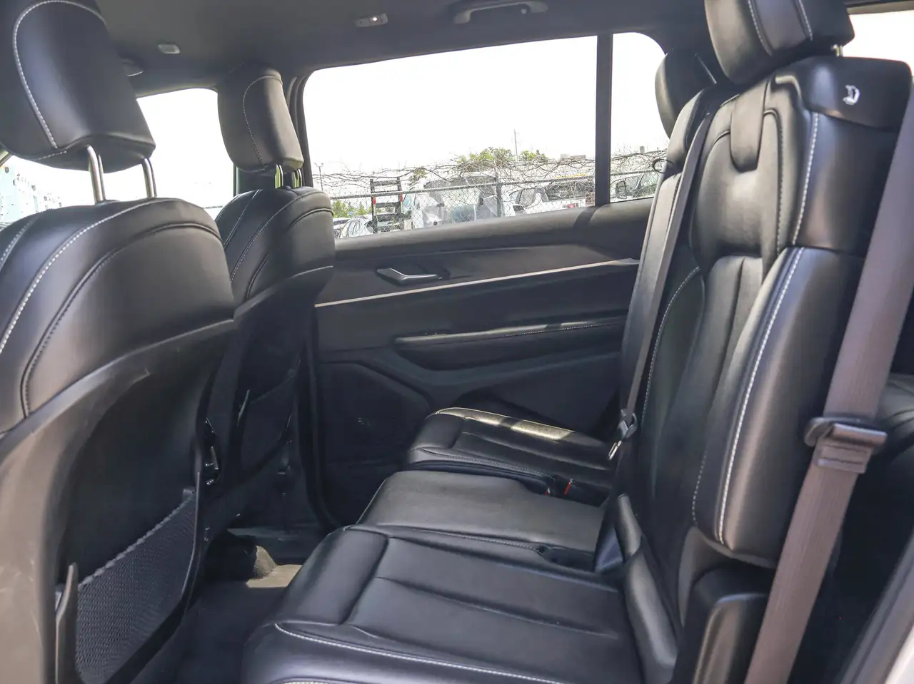 Jeep Grand Cherokee photo Jeep Grand Cherokee
