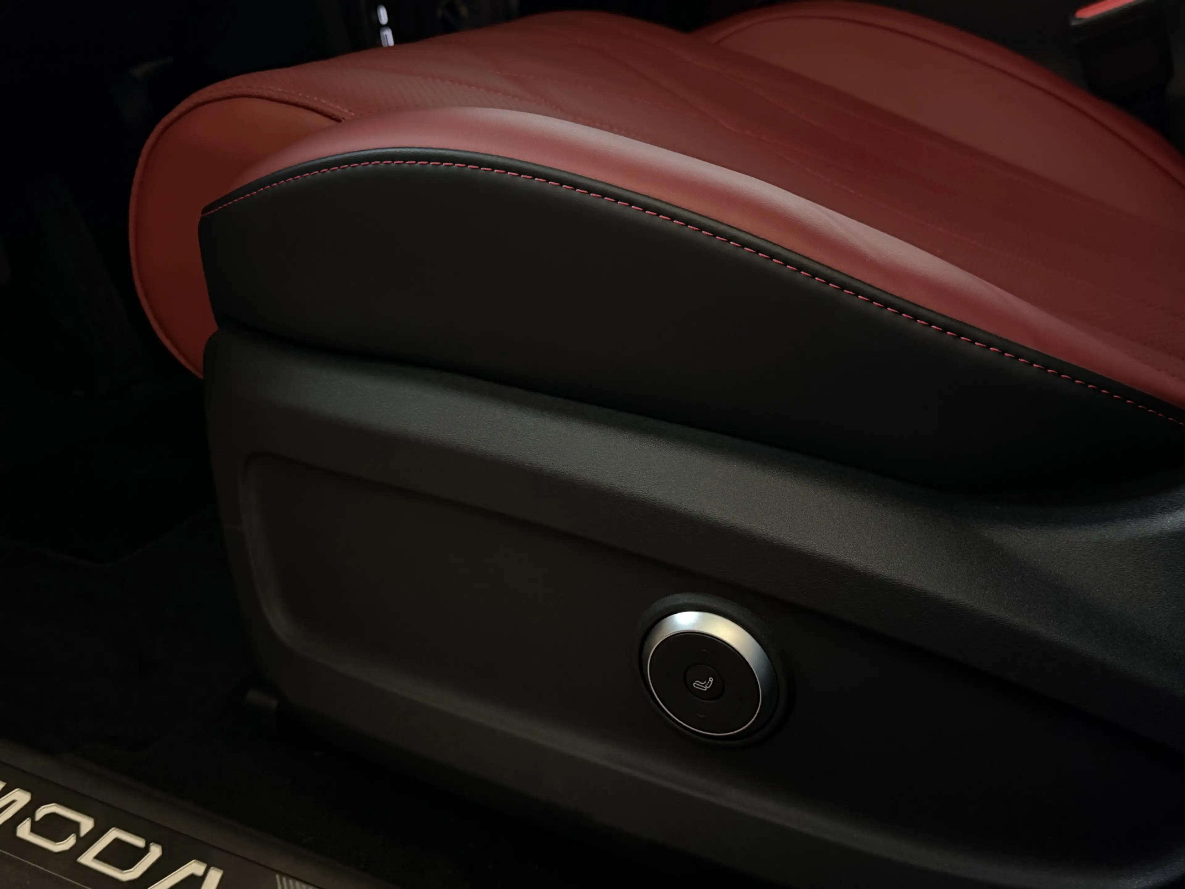 Omoda 9 OMODA 9 PREMIUM AWD 538 PK | Stary White | Rood Le — photo 17