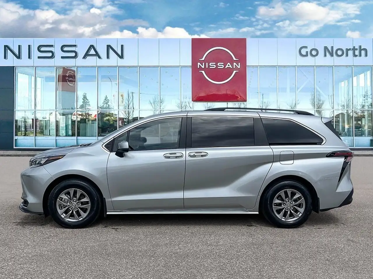 Toyota Sienna photo Toyota Sienna