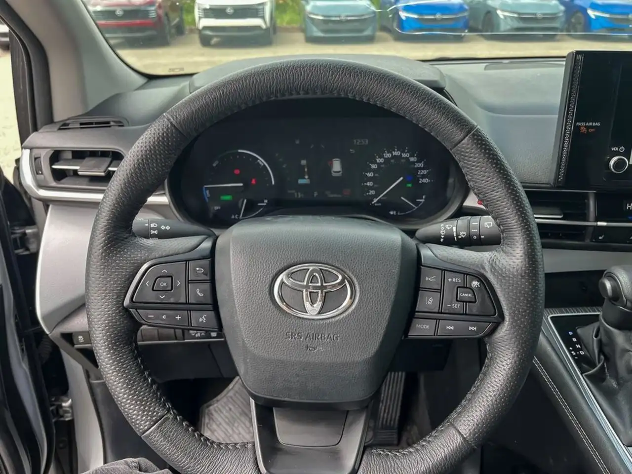 Toyota Sienna photo Toyota Sienna