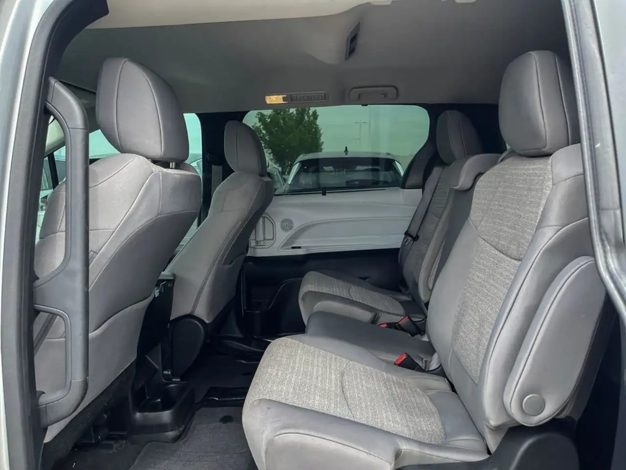 Toyota Sienna photo Toyota Sienna