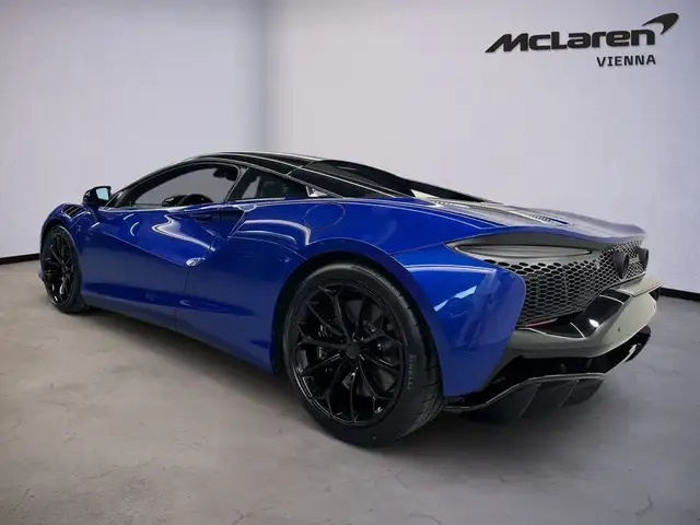 Mclaren Artura view 4