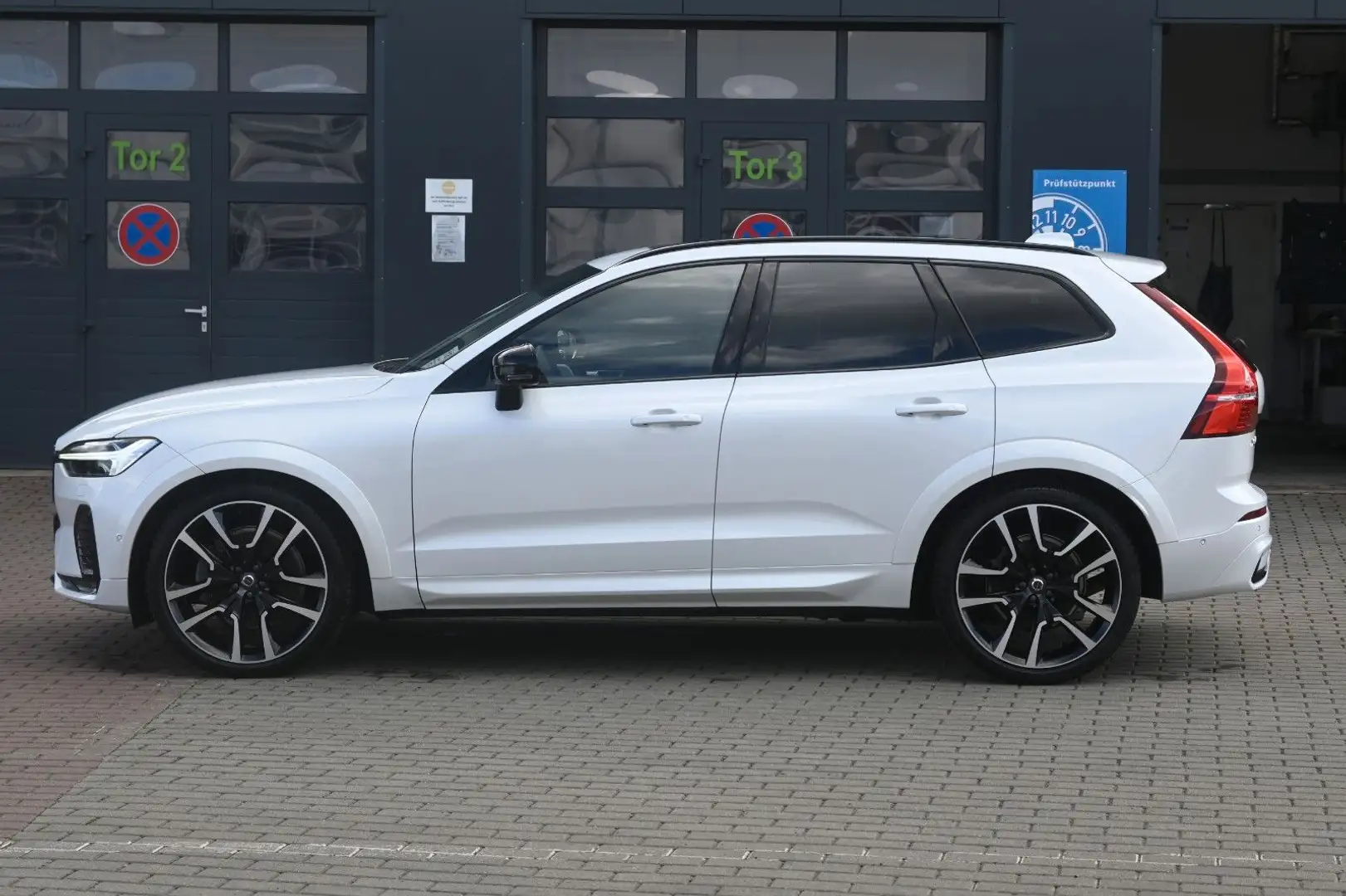 Volvo XC60 B4D AWD Ultimate Dark*LUFT*HUD*B&W*AHK*360° Weiß - 2
