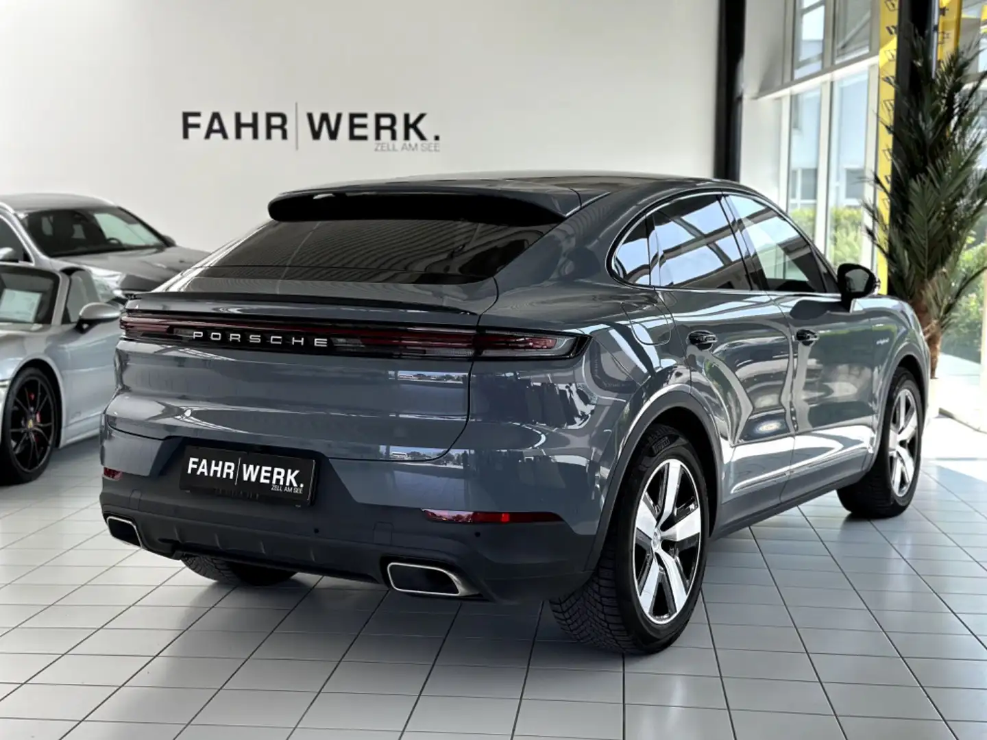 Porsche Cayenne Coupé III E-Hybrid Gris - 2