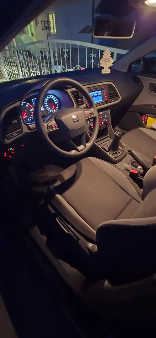 SEAT Leon Leon Style 1,6 TDI Style Schwarz - 2