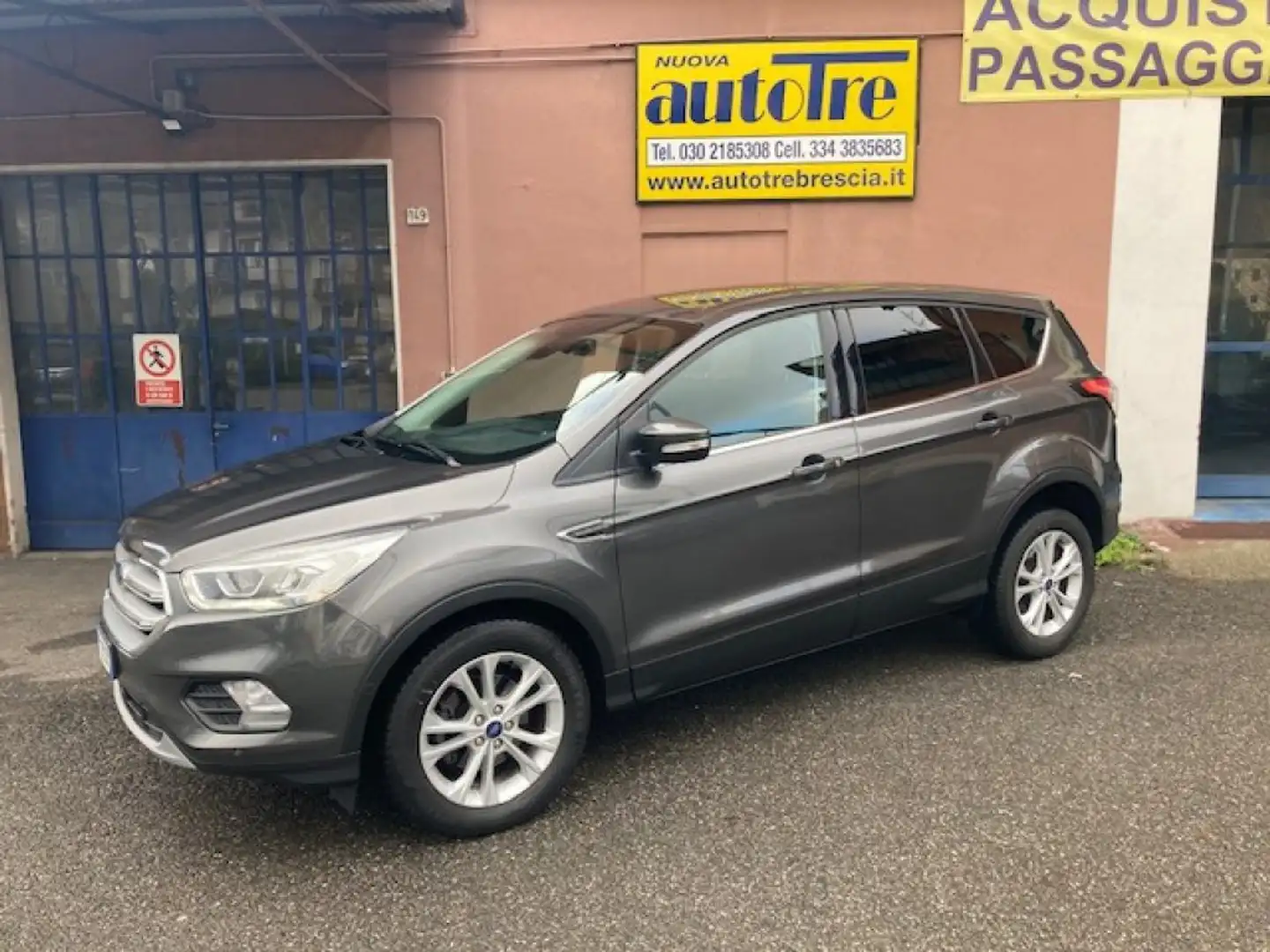 Ford Kuga 1.5 TDCI 120 CV S&S 2WD Powershift Edition Grijs - 2