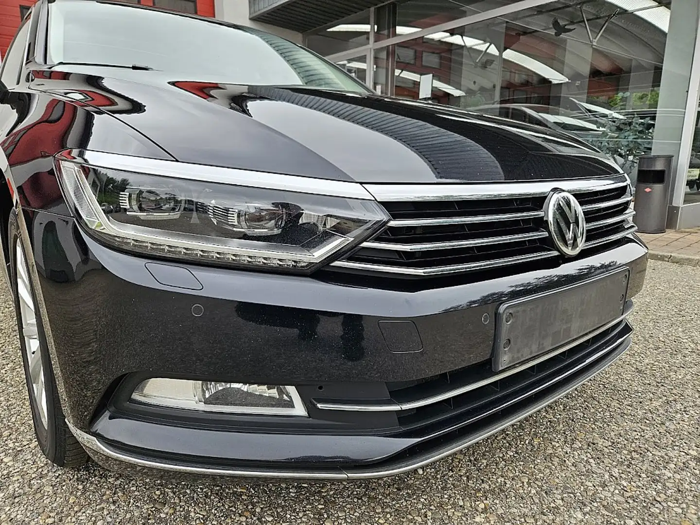 Volkswagen Passat Variant Highline 1,6 TDI DSG Schwarz - 2