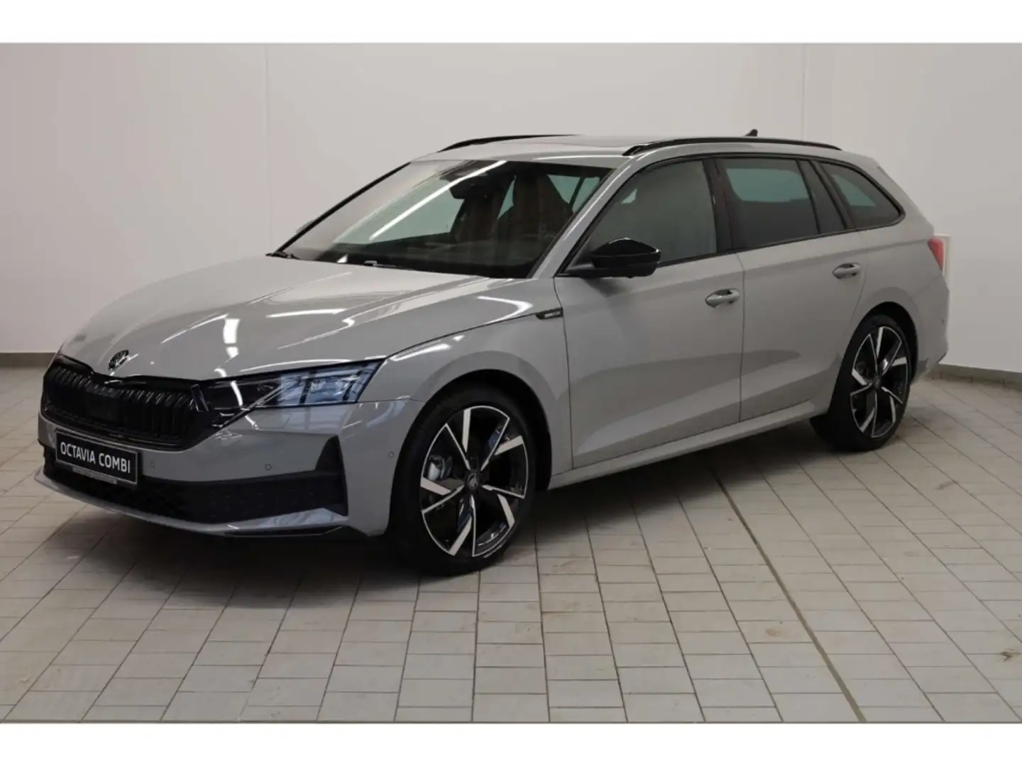 Skoda Octavia Combi 2.0 TSI Sportline 4x4 Szary - 2