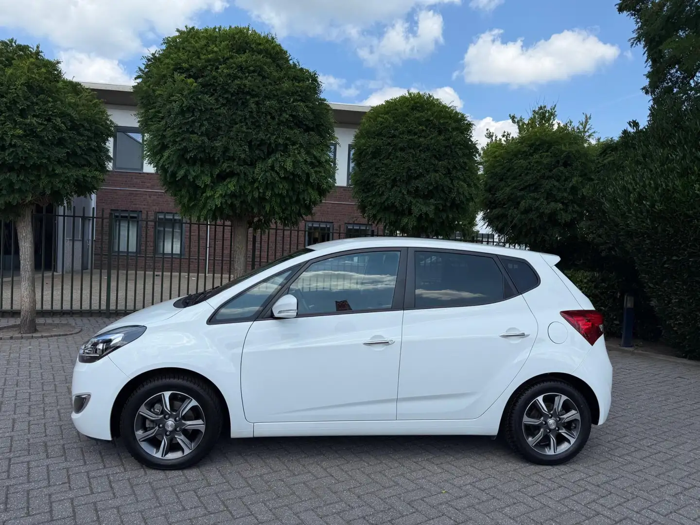 Hyundai iX20 1.6i AUTOMAAT, Clima, Cruise Control, Navigatie, A Wit - 2