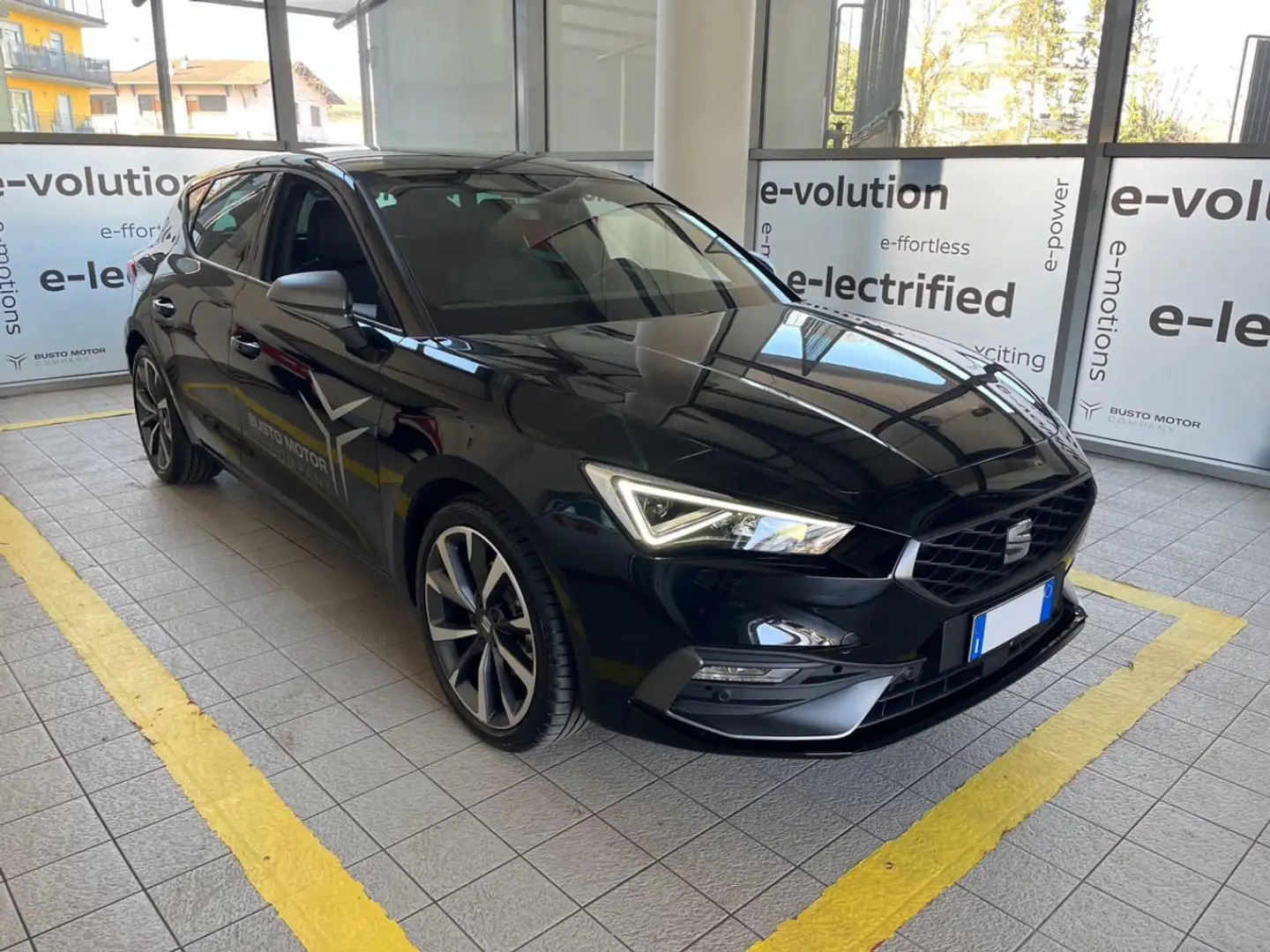 SEAT Leon 1.0 eTSI 110 CV Auto FR AZIENDALE Nero - 1