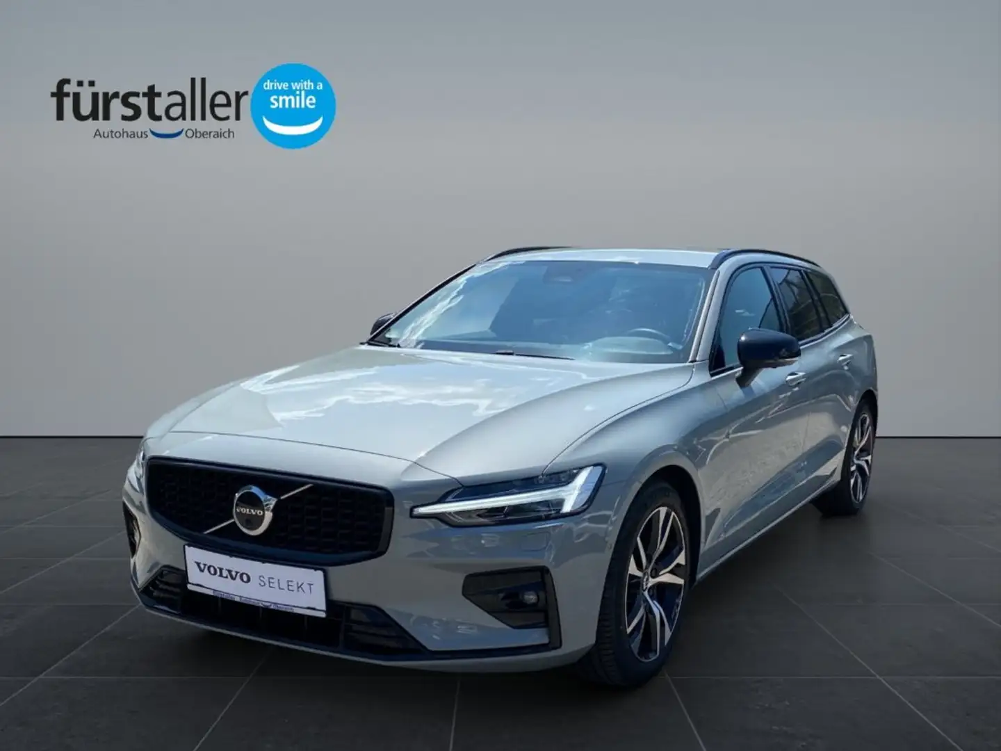 Volvo V60 Plus, B4 Mild Hybrid, Benzin, Dark Grau - 1
