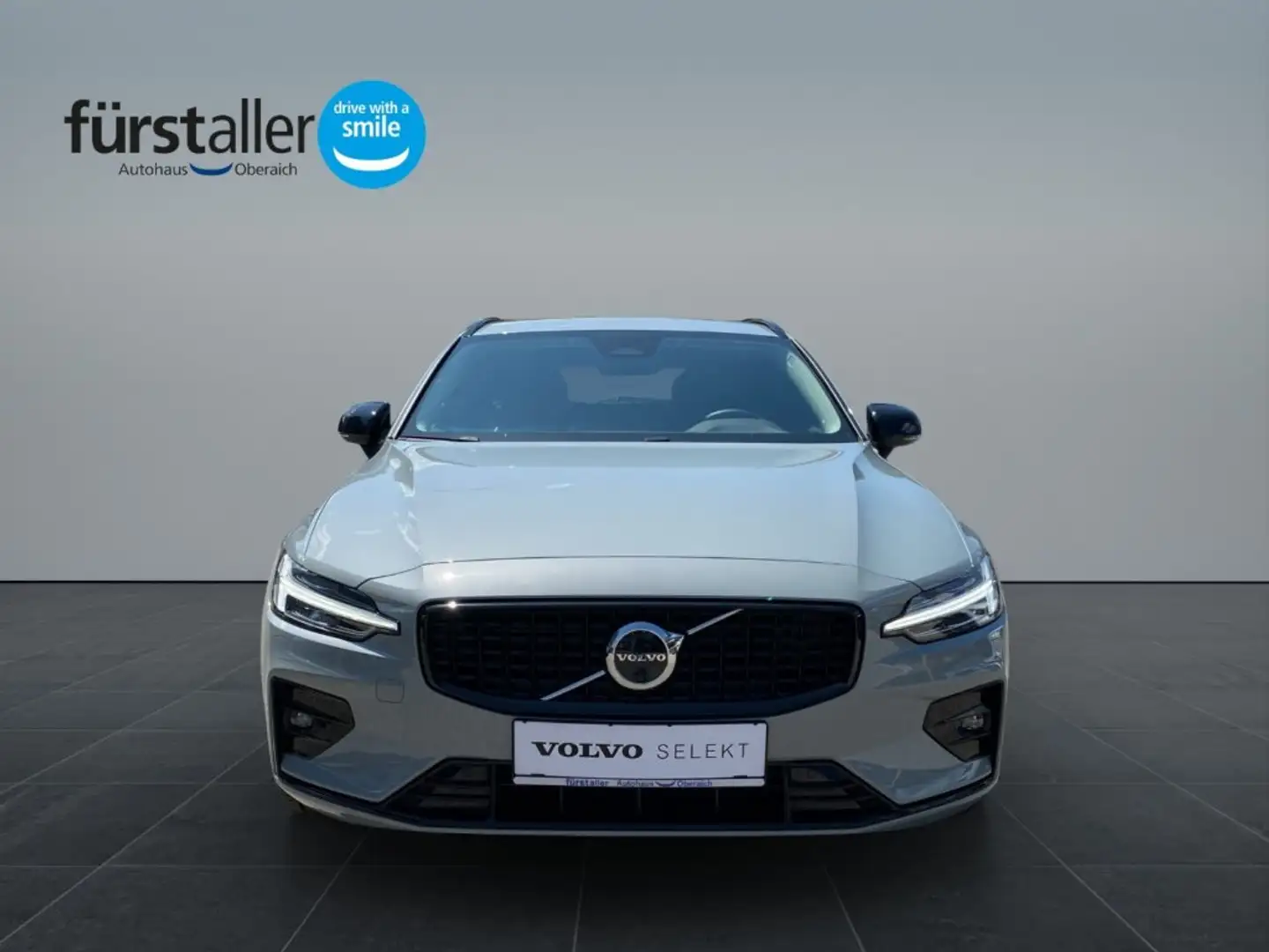 Volvo V60 Plus, B4 Mild Hybrid, Benzin, Dark Gris - 2