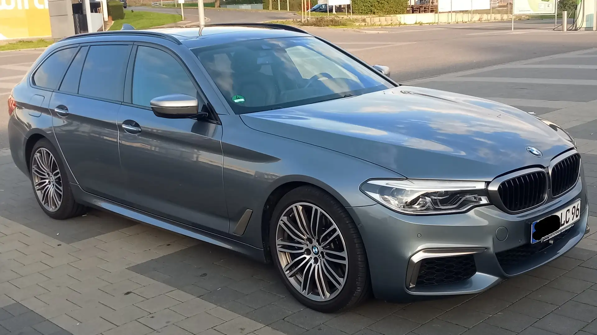BMW 550 5er Touring Diesel M550d xDrive Touring Aut. Gris - 2