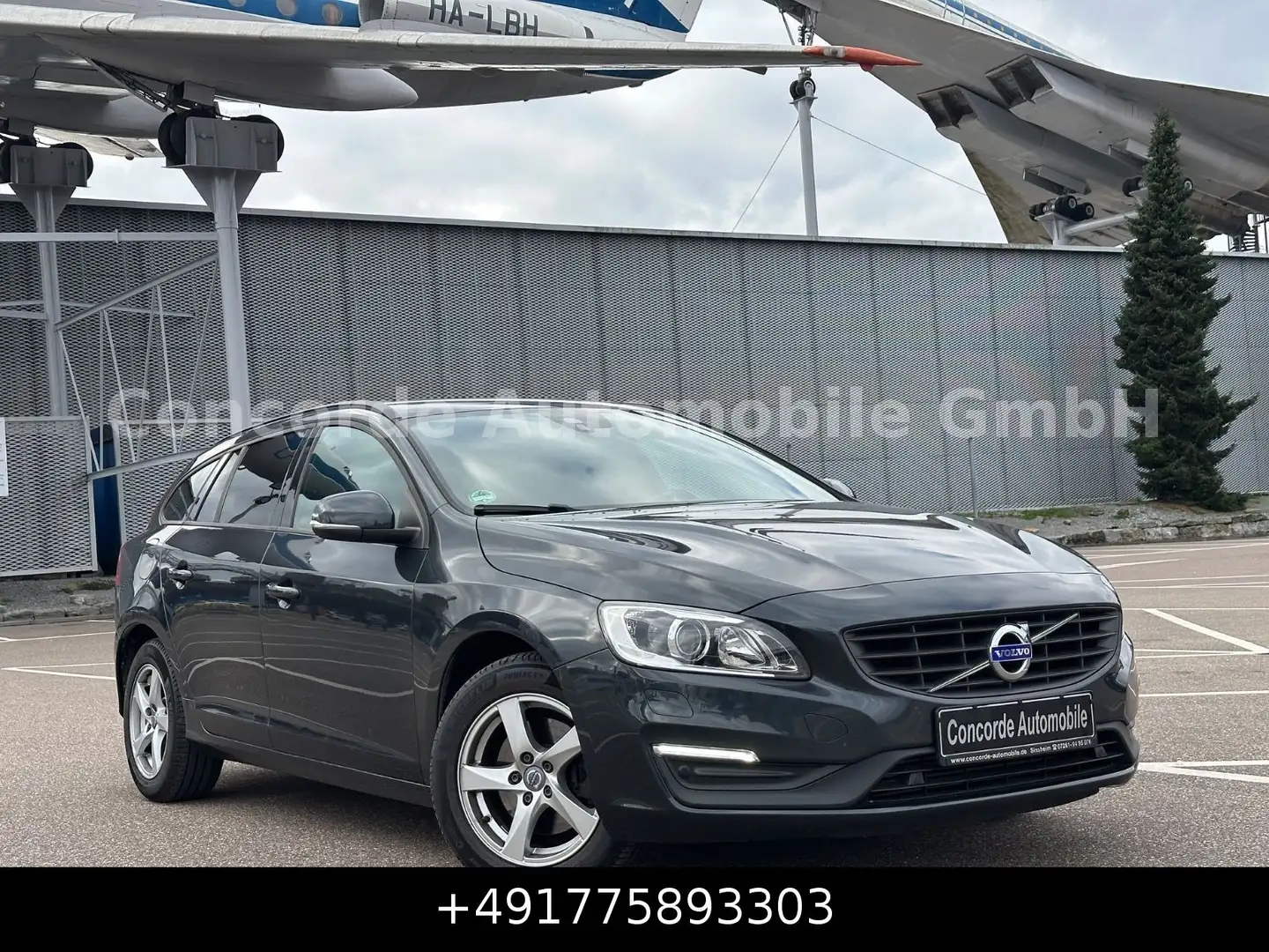 Volvo V60 Kombi Linje  BI-XENON RFK AUTOMATIK SHZ AHK Grijs - 1