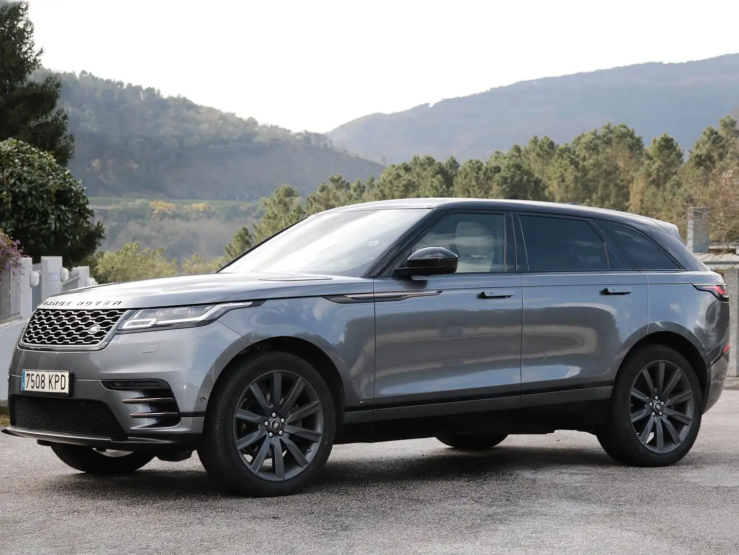 Land Rover Range Rover Velar 3.0D R-Dynamic Base 4WD Aut. 300 Gris - 1