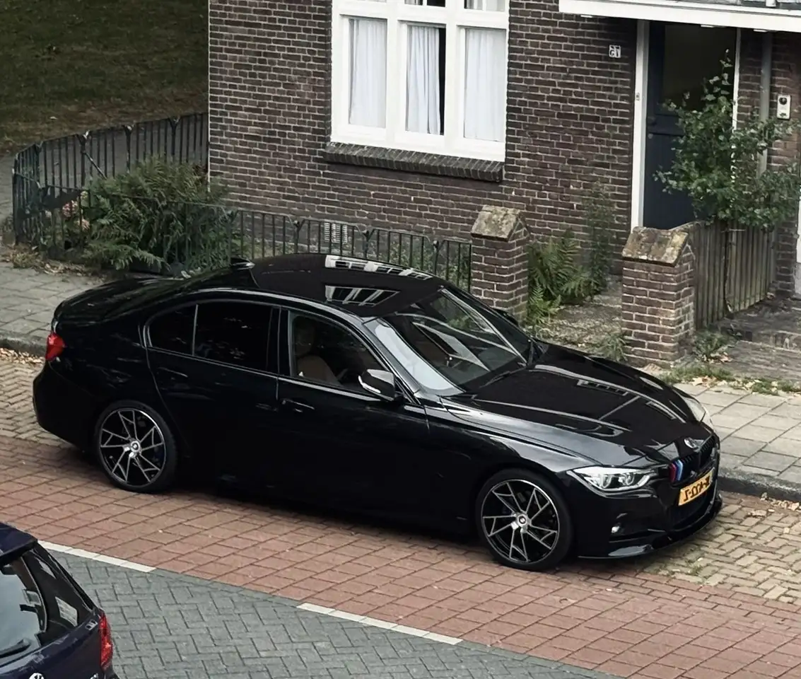 BMW 330