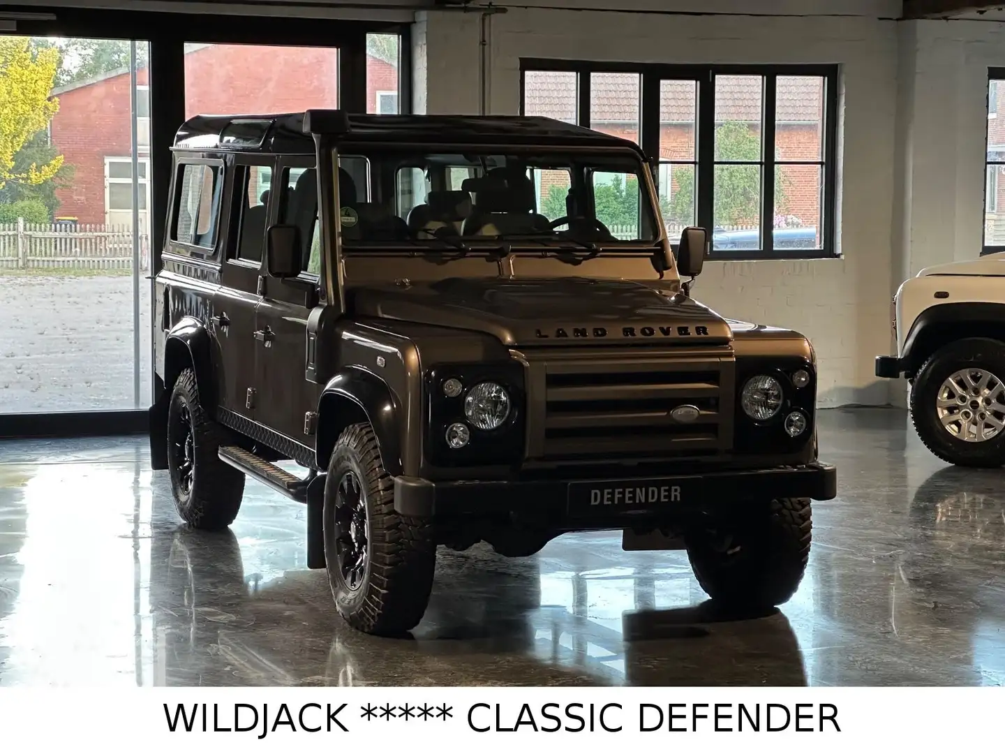 Land Rover Defender 110 Td4  ROUGH I *LIMITED EDITION* Braun - 1